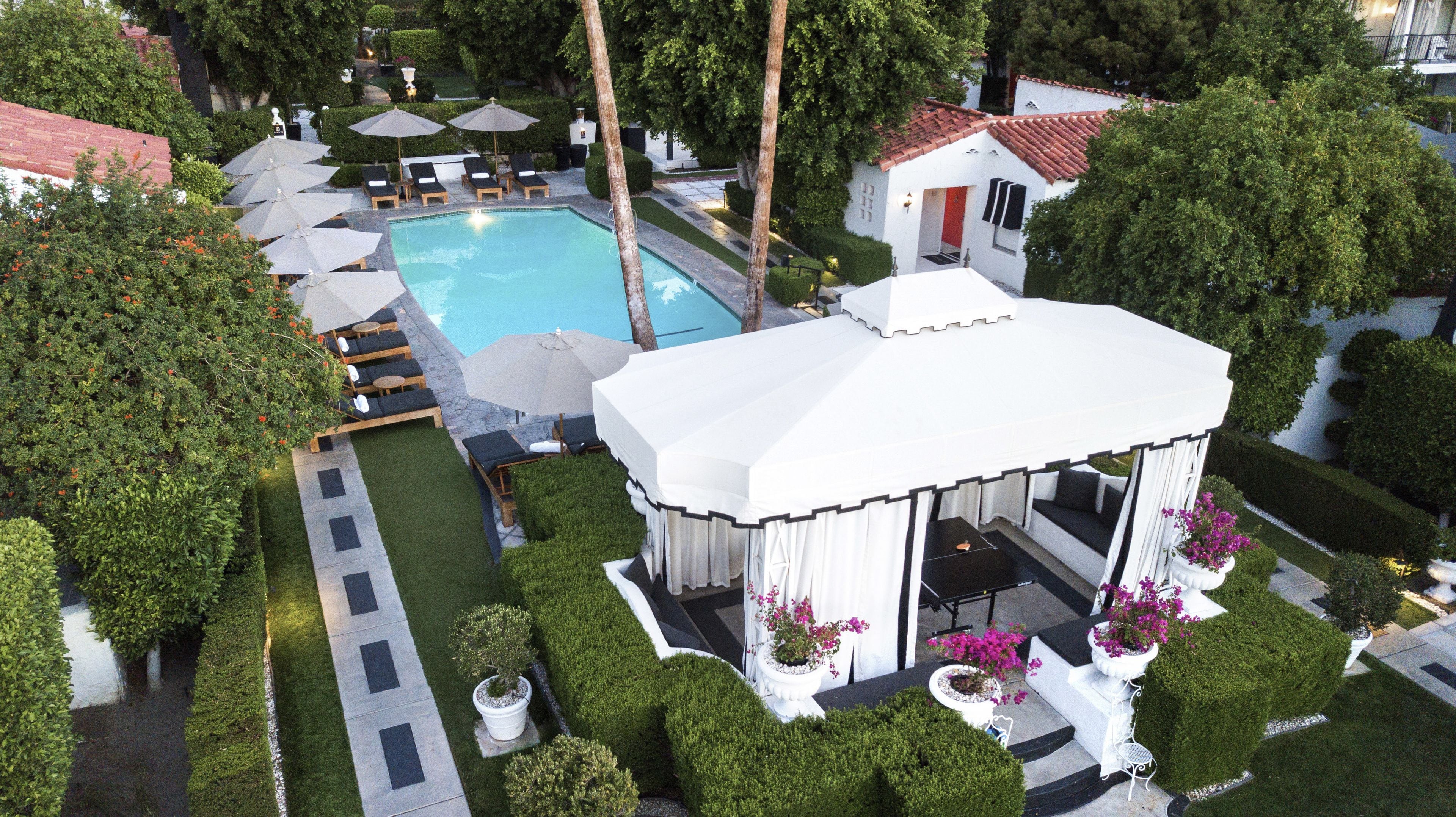 Avalon Hotel & Bungalows