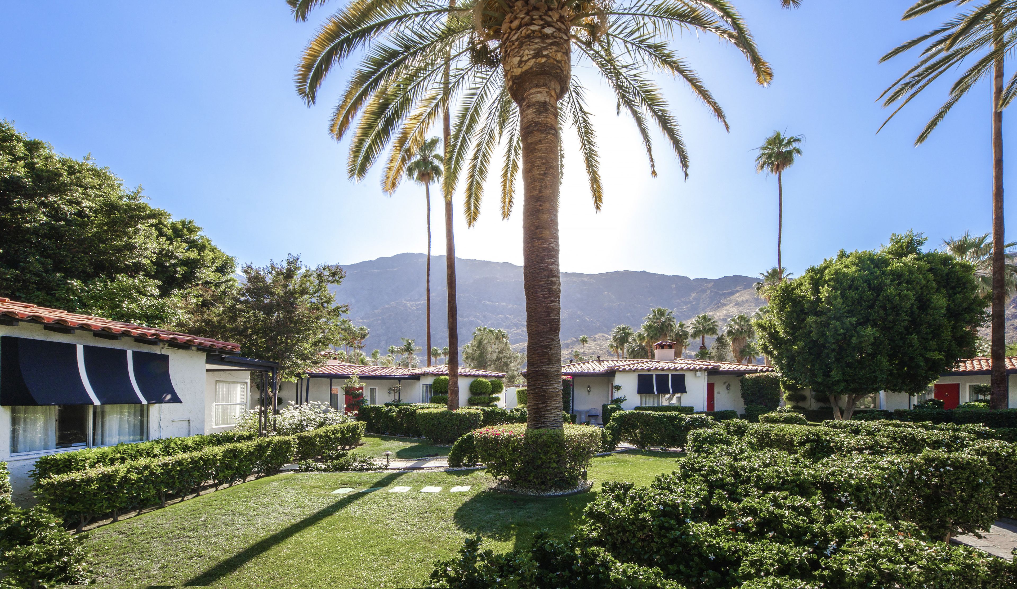 Avalon Hotel & Bungalows