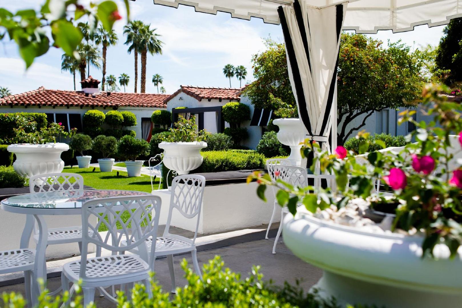 Avalon Hotel & Bungalows