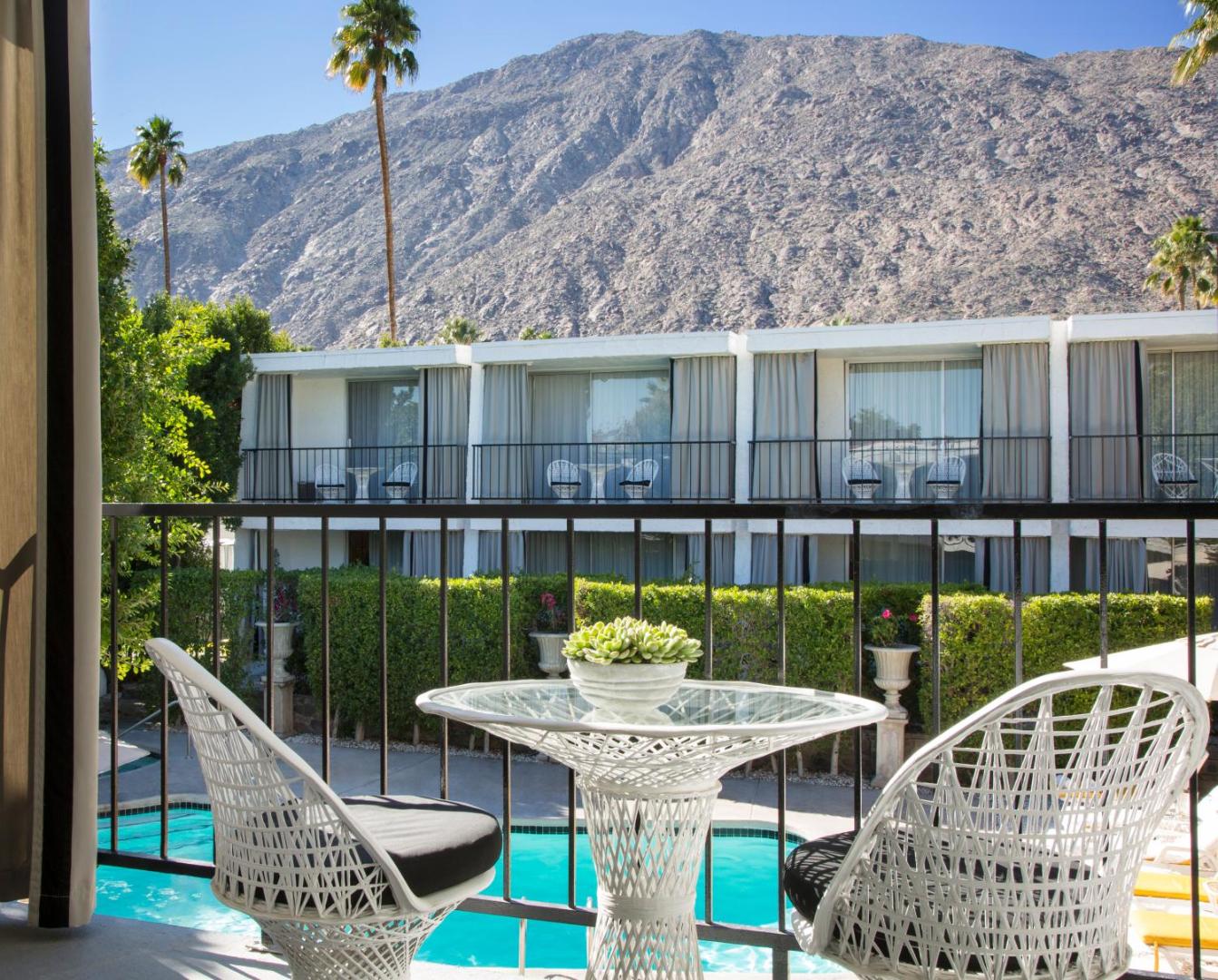 Avalon Hotel & Bungalows