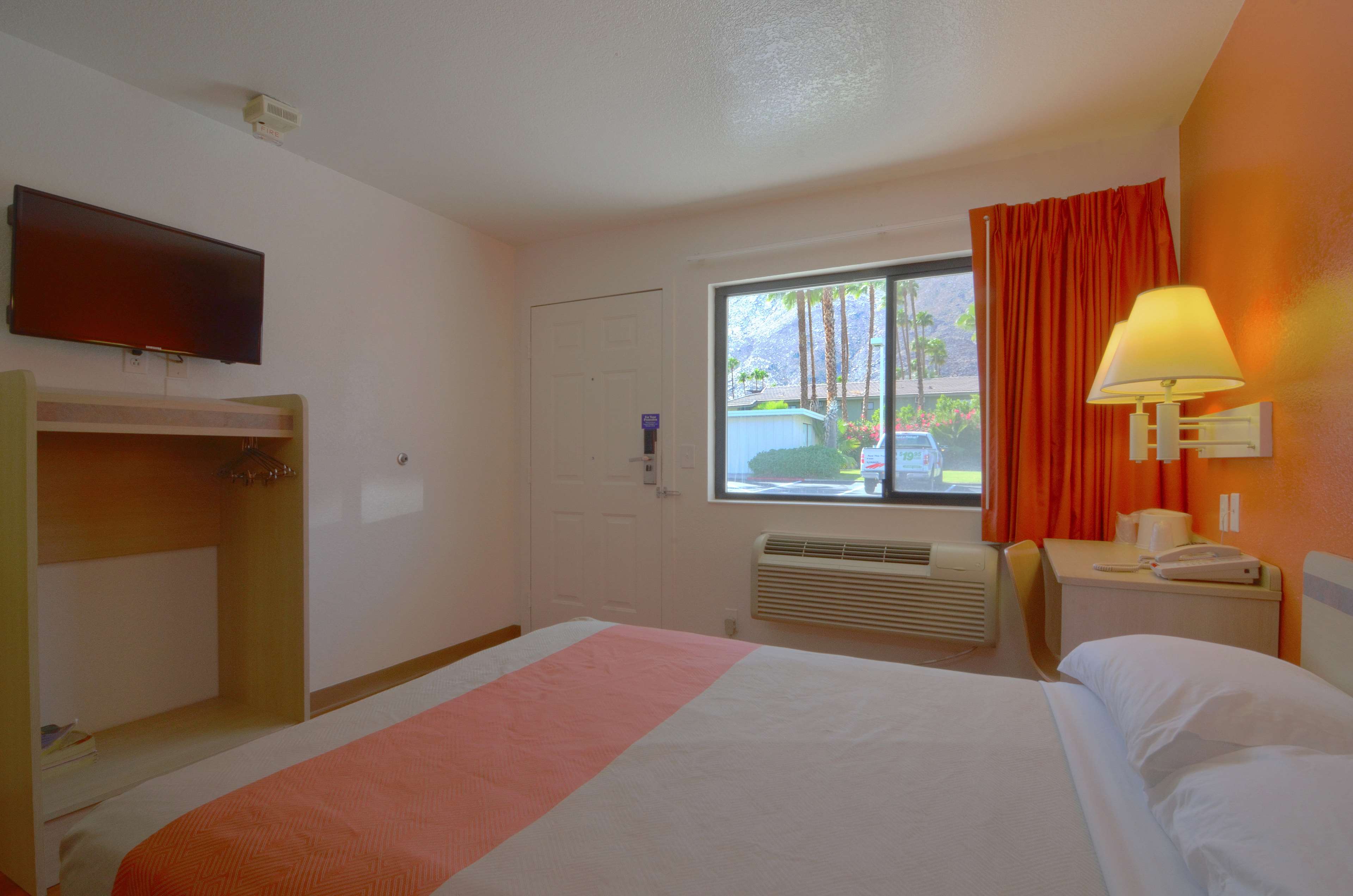 Motel 6 Palm Springs East - East Palm Canyon