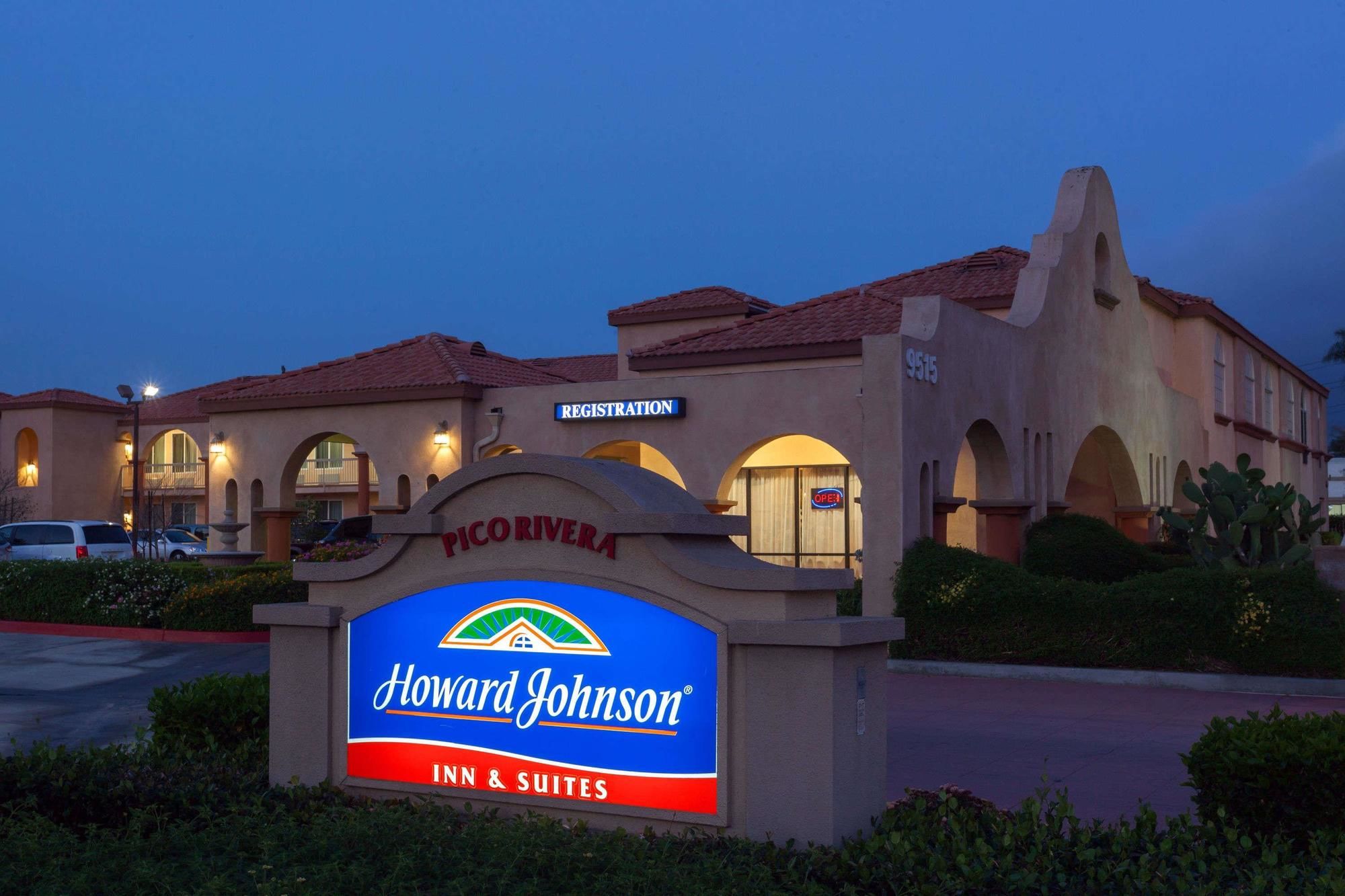 Howard Johnson by Wyndham Pico Rivera Hotel & Suites
