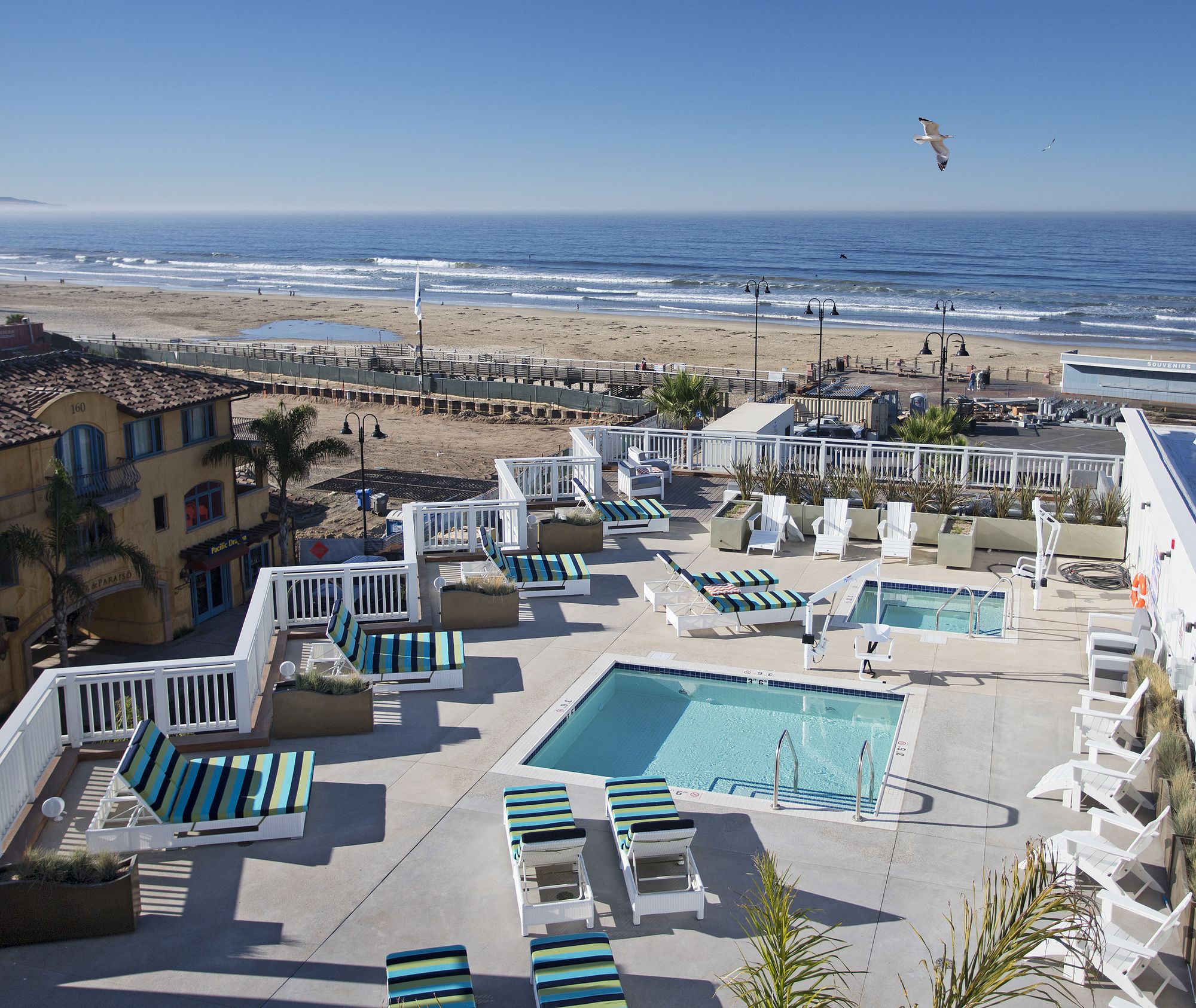 Inn at the Pier Pismo Beach, Curio Collection by Hilton