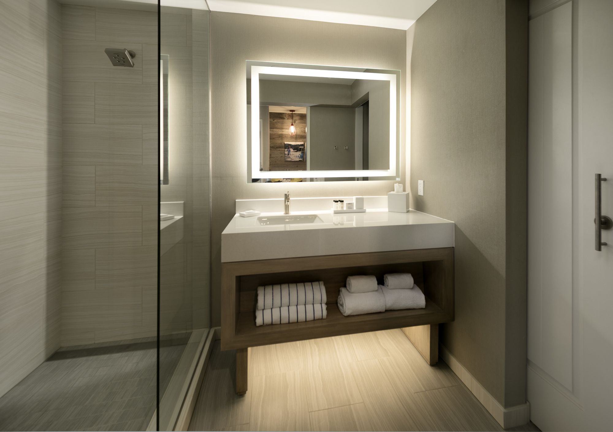 Inn at the Pier Pismo Beach, Curio Collection by Hilton