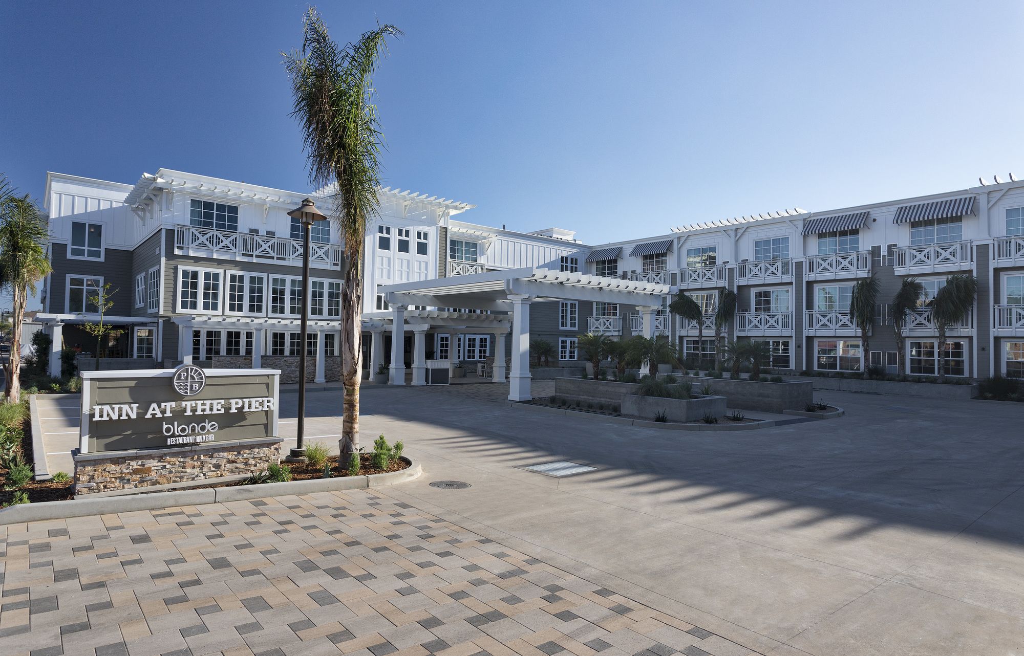 Inn at the Pier Pismo Beach, Curio Collection by Hilton