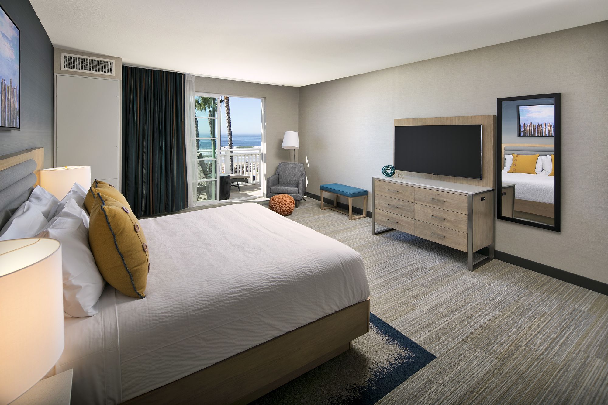 Inn at the Pier Pismo Beach, Curio Collection by Hilton