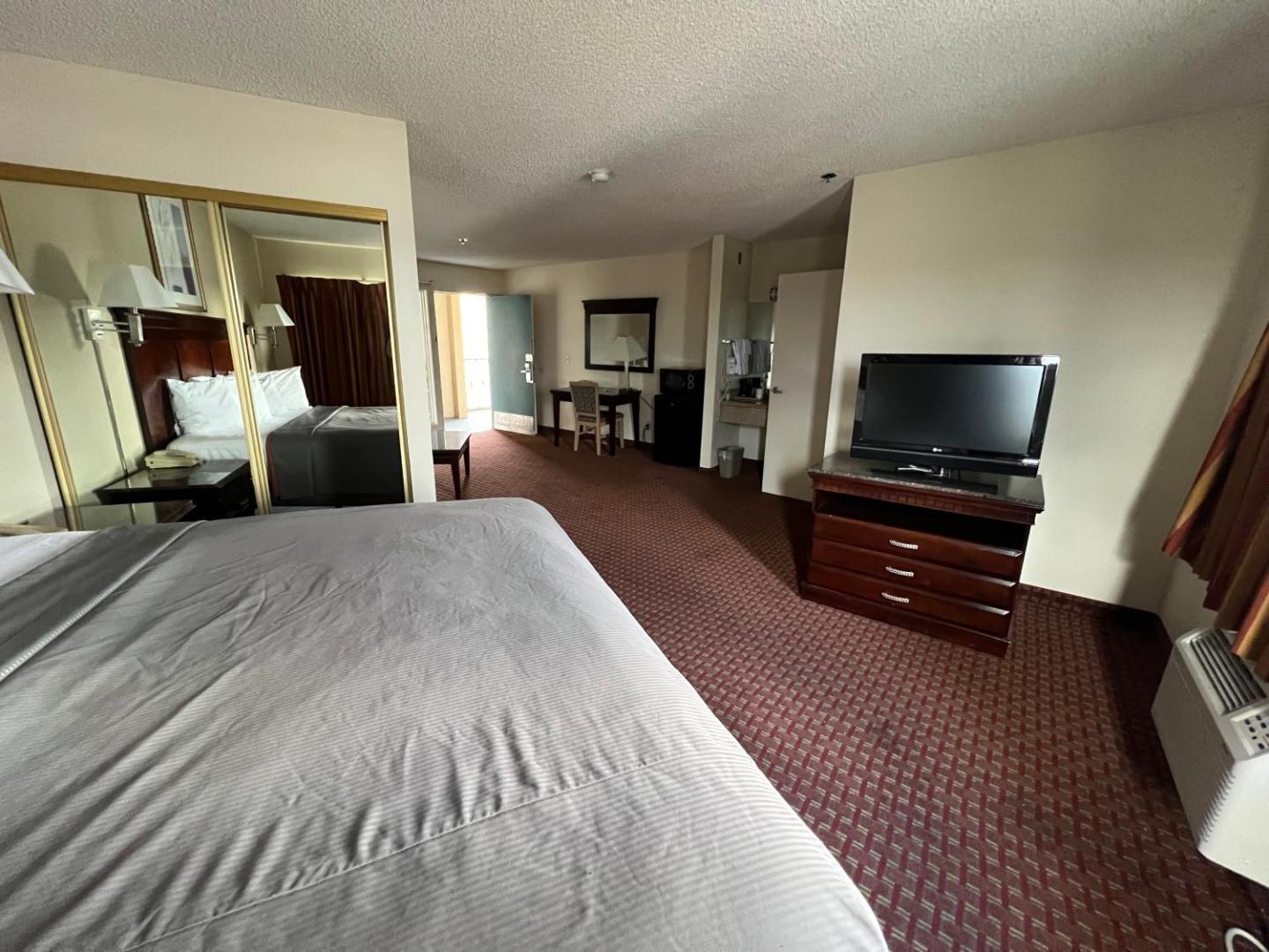 Days Inn and Suites by Wyndham Rancho Cordova
