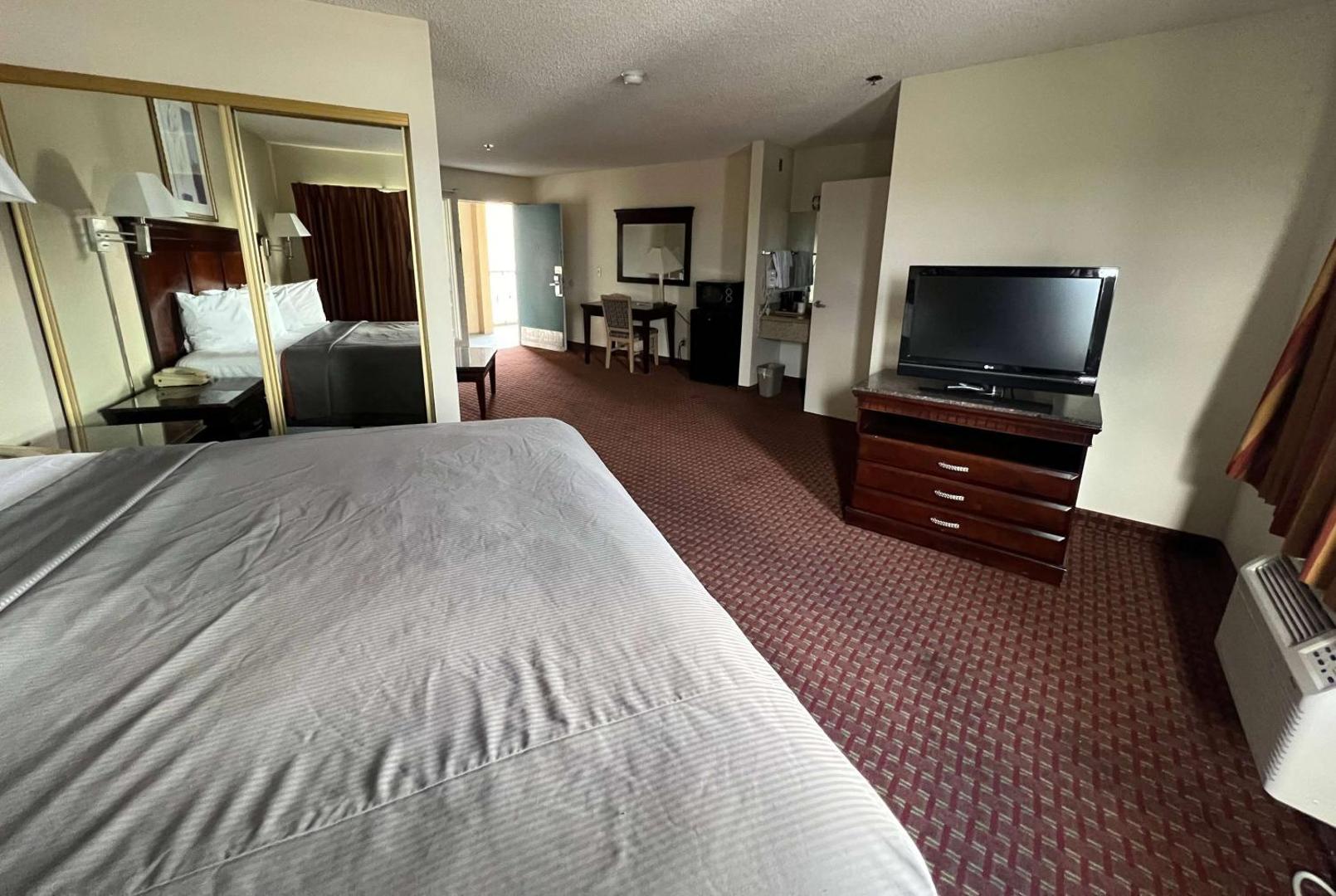 Days Inn and Suites by Wyndham Rancho Cordova