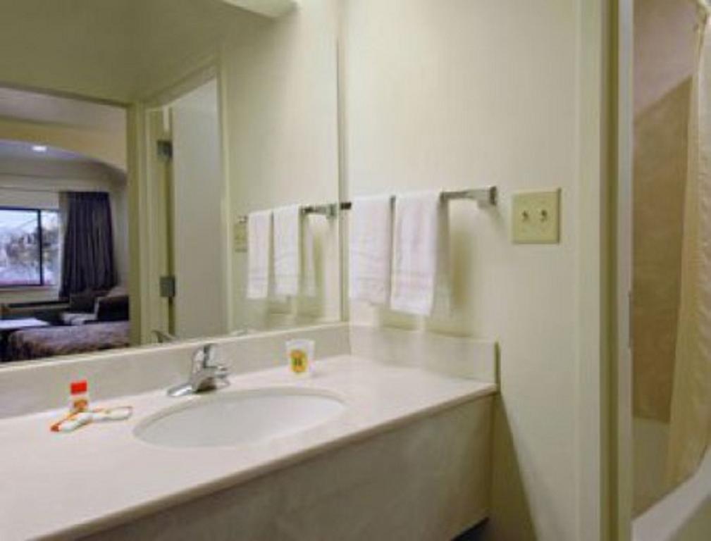 Super 8 by Wyndham Red Bluff