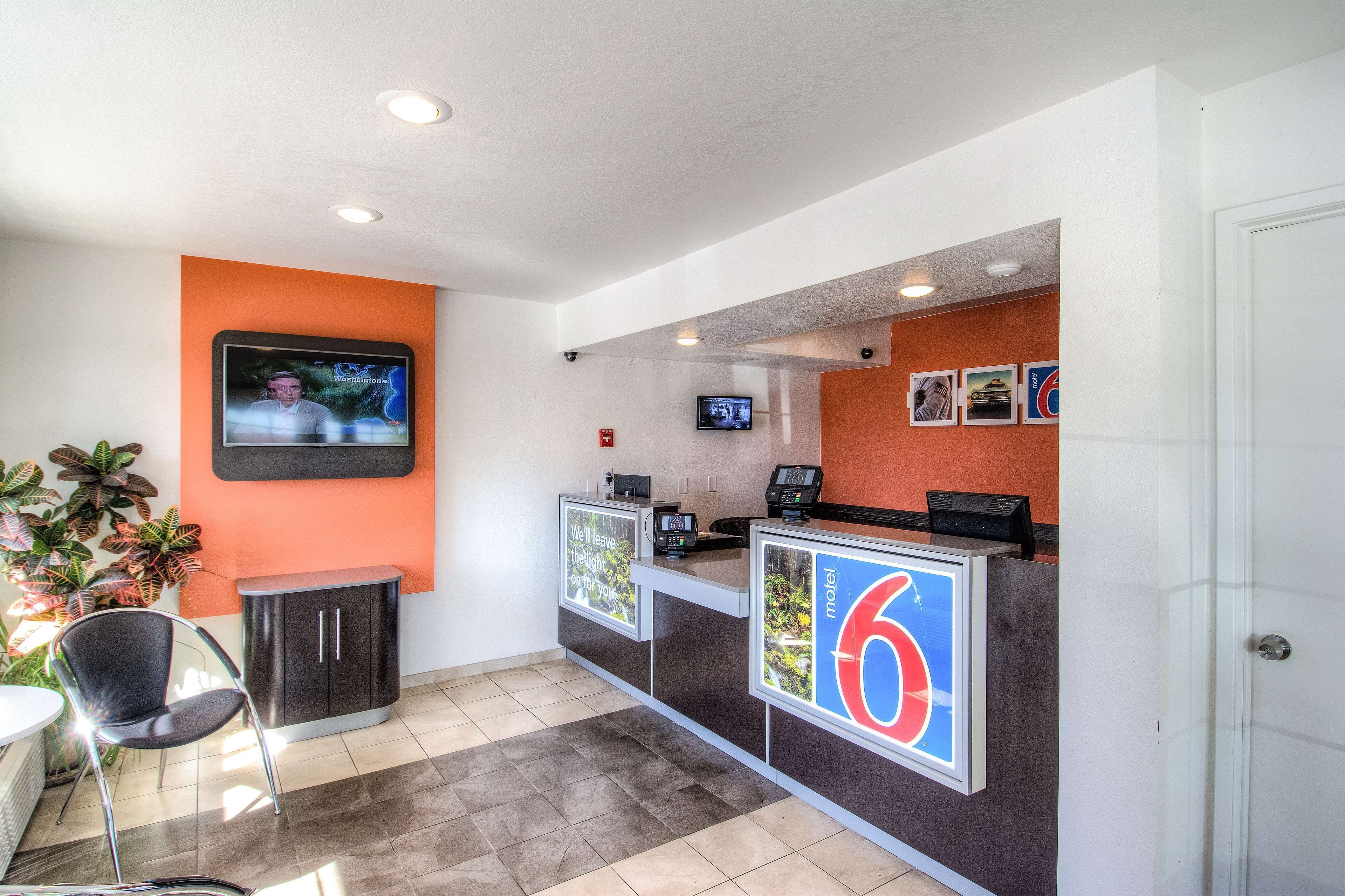 Motel 6 Redding South