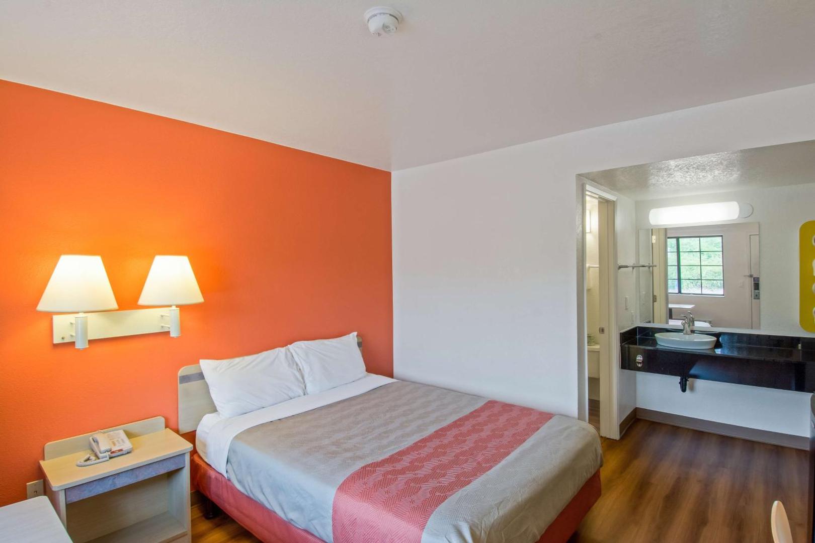 Motel 6 Redding South