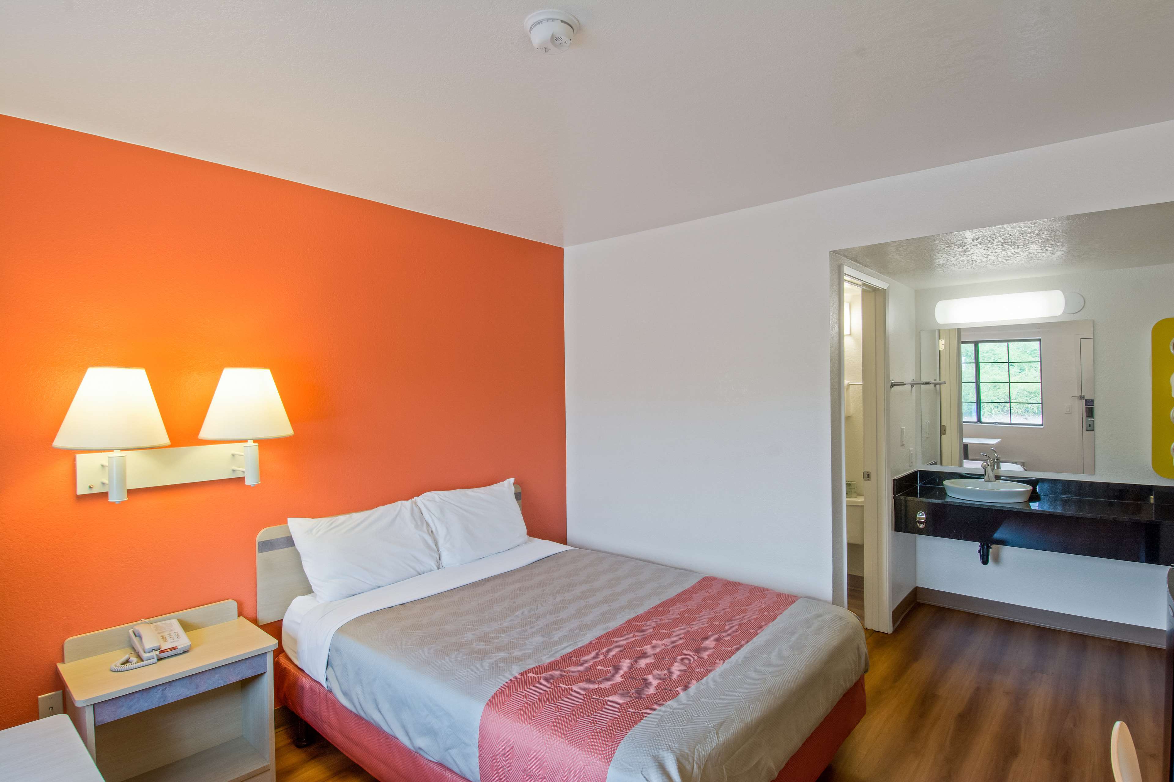 Motel 6 Redding South