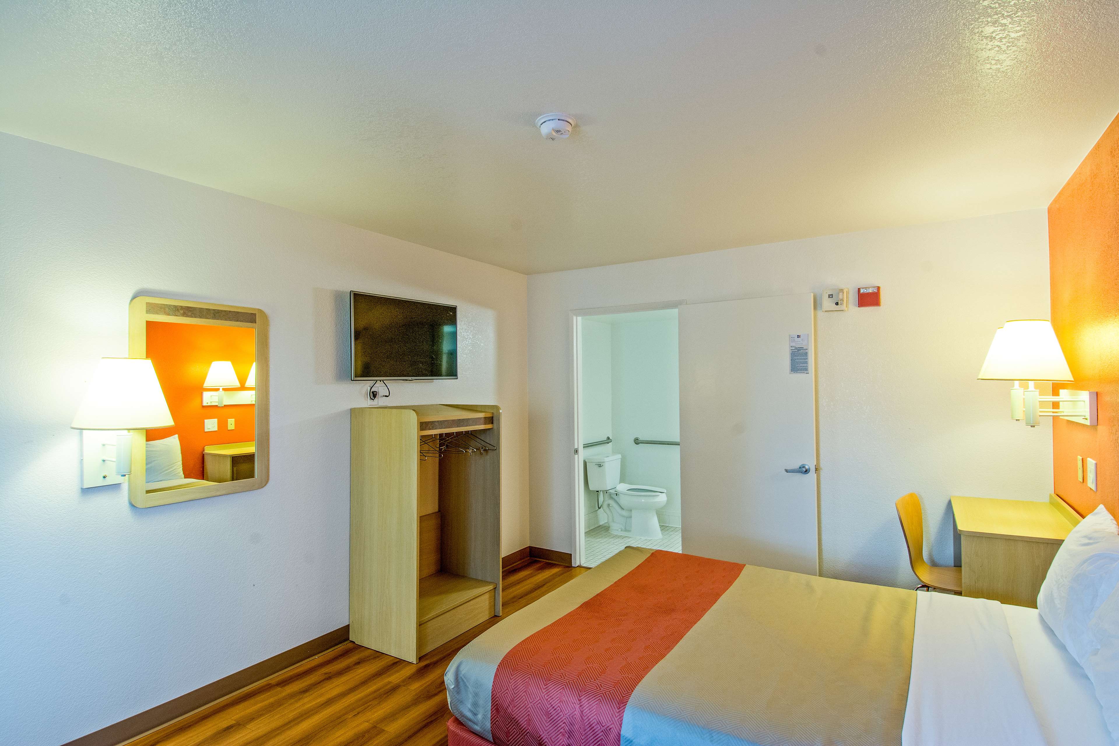 Motel 6 Redding South