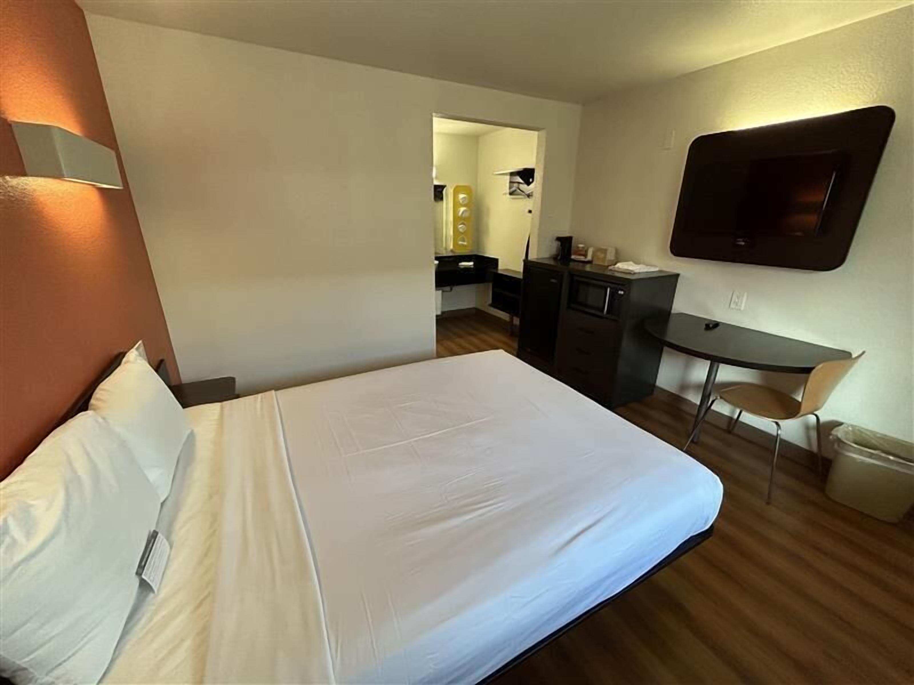 Studio 6 Suites - Riverside, CA - South