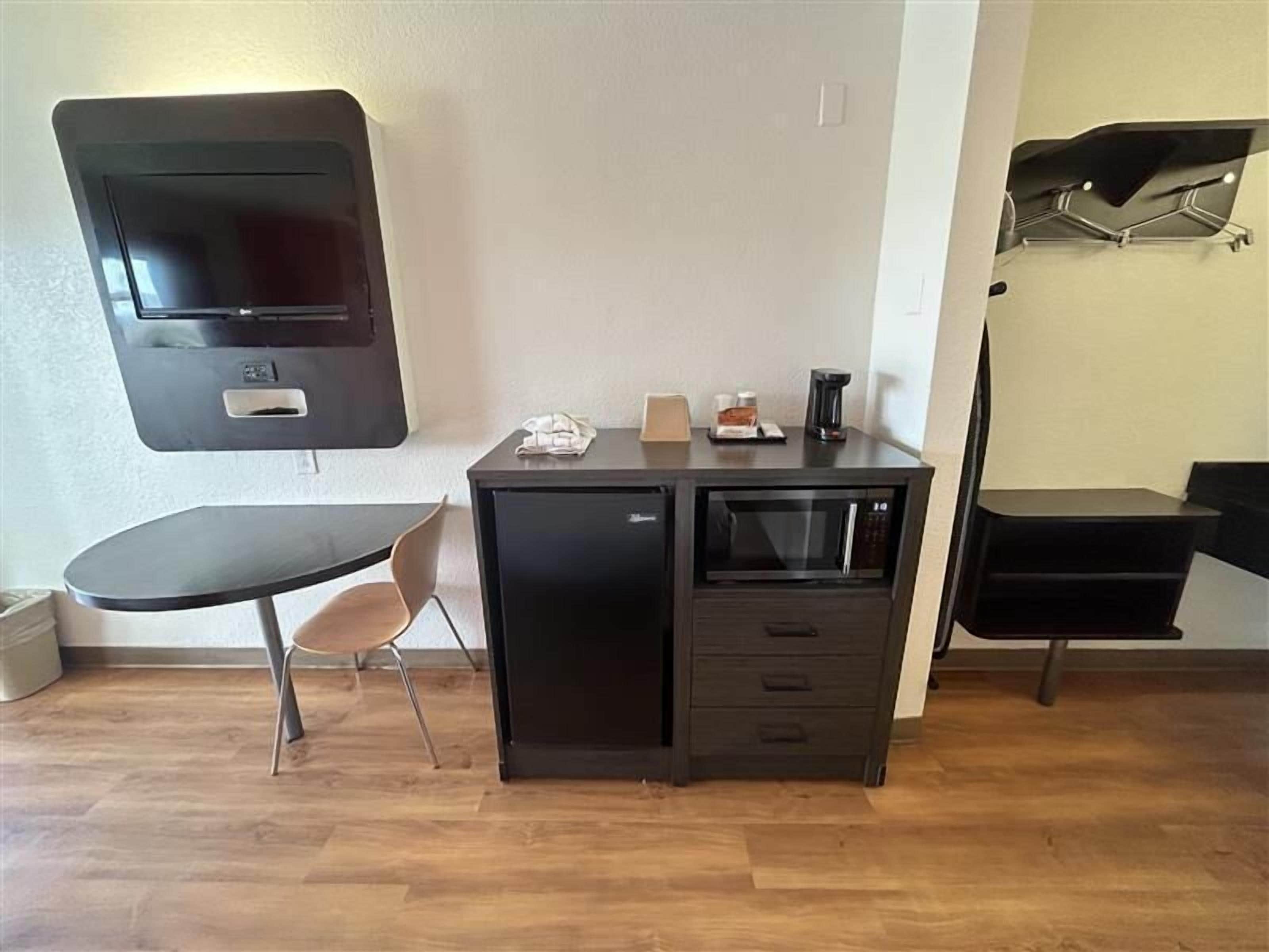 Studio 6 Suites - Riverside, CA - South