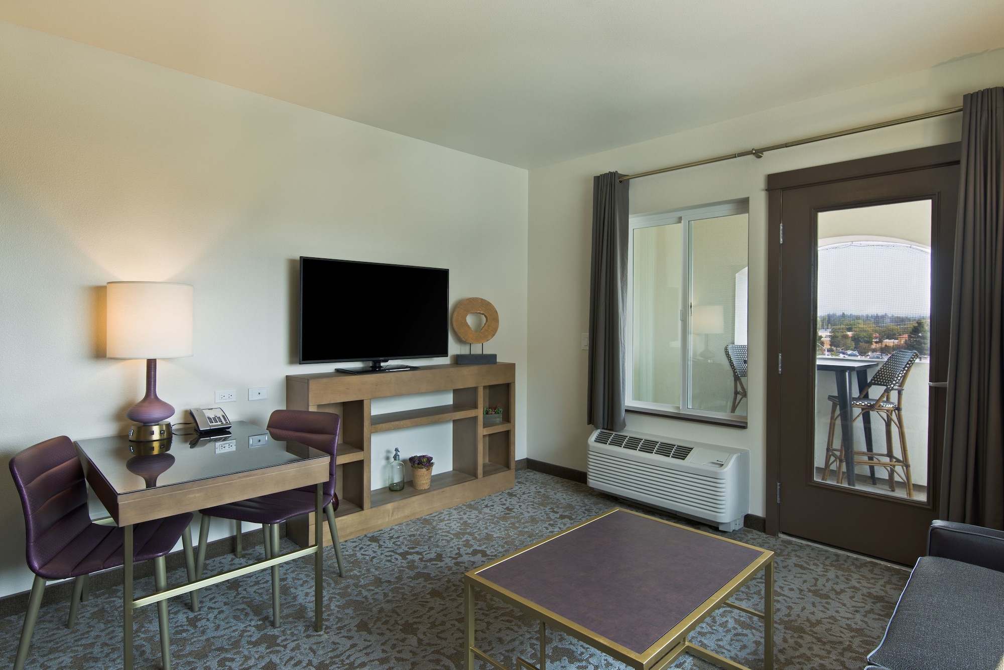 Oxford Suites Sonoma County