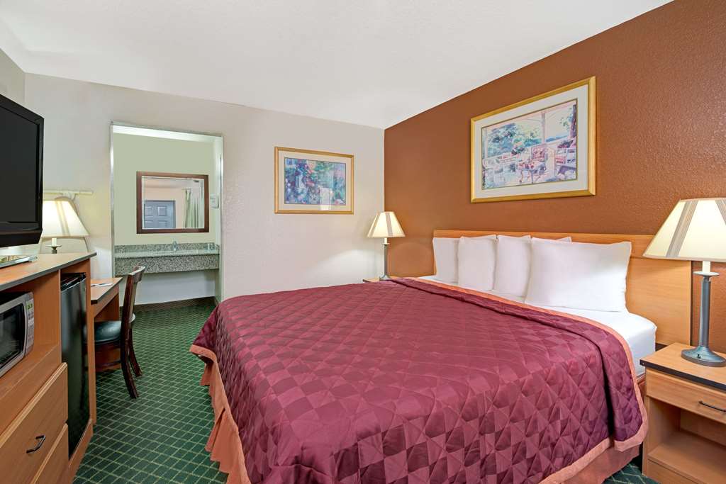 Travelodge by Wyndham Sacramento / Rancho Cordova