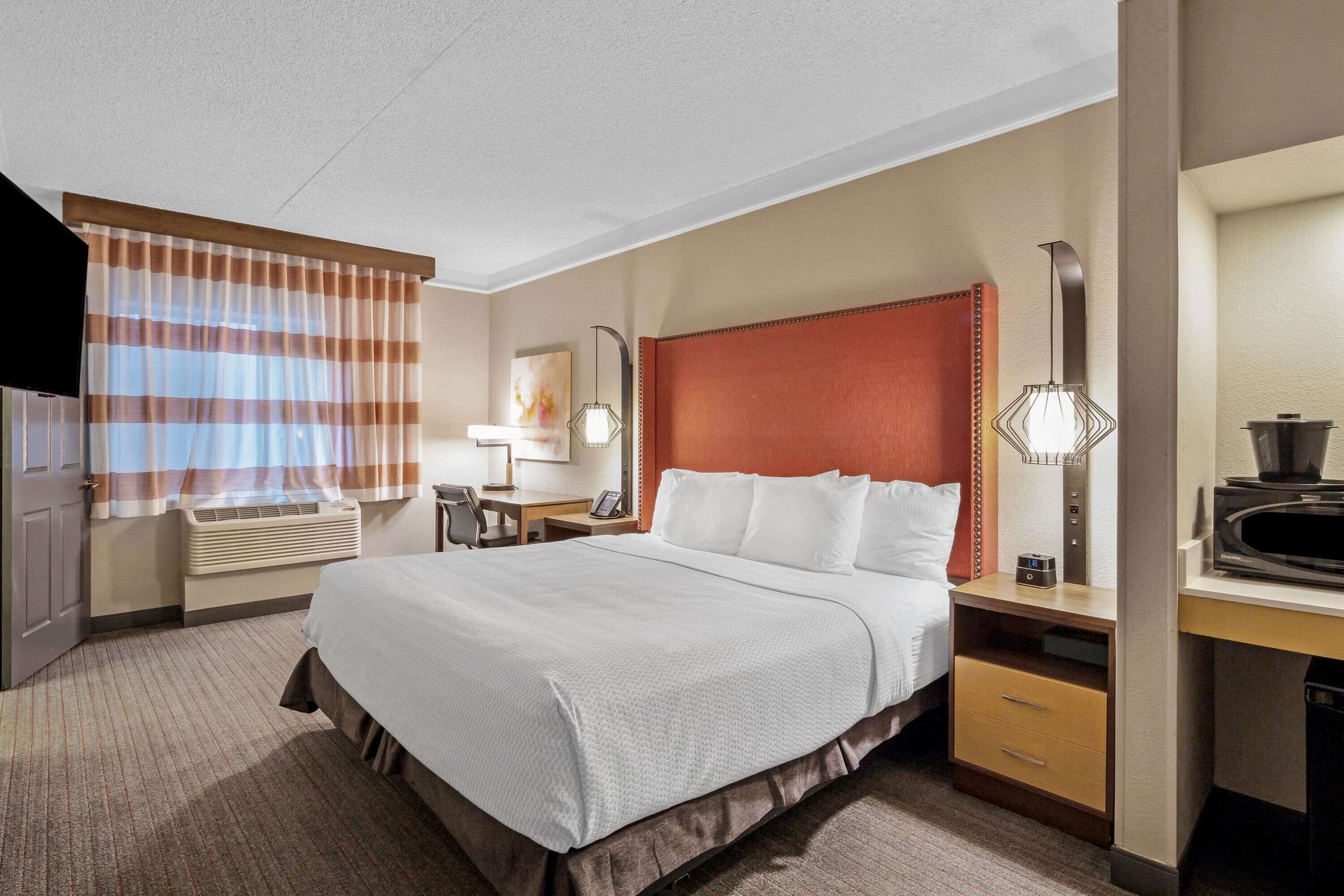 La Quinta Inn & Suites by Wyndham San Francisco Airport N