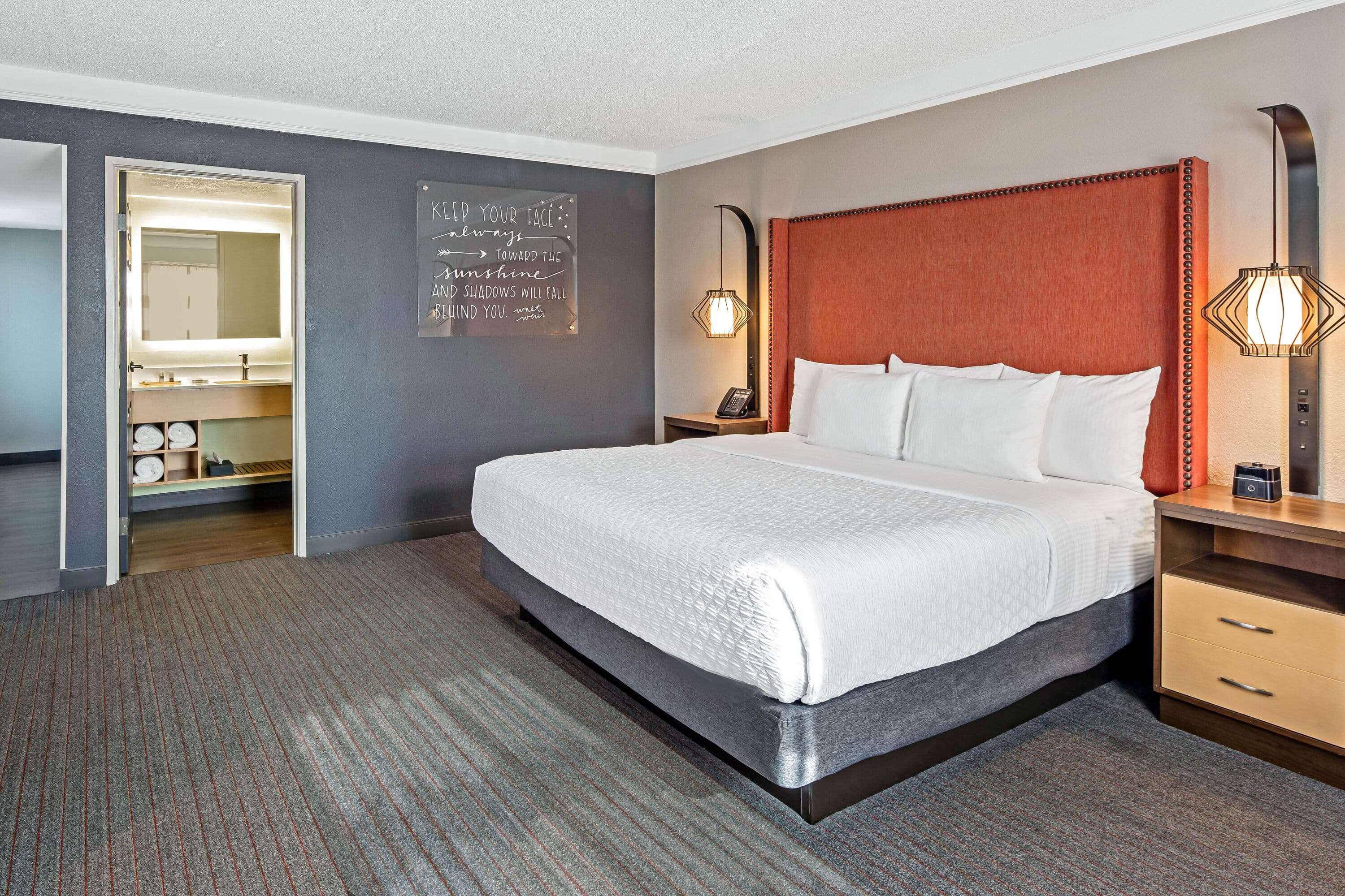 La Quinta Inn & Suites by Wyndham San Francisco Airport N