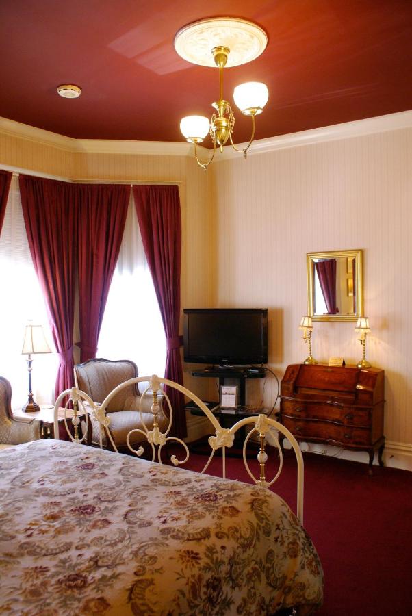 Nob Hill Inn