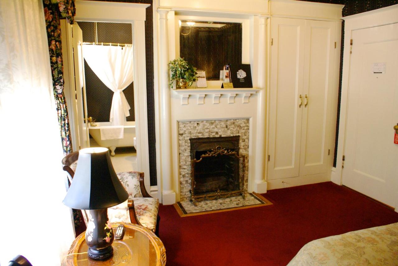 Nob Hill Inn