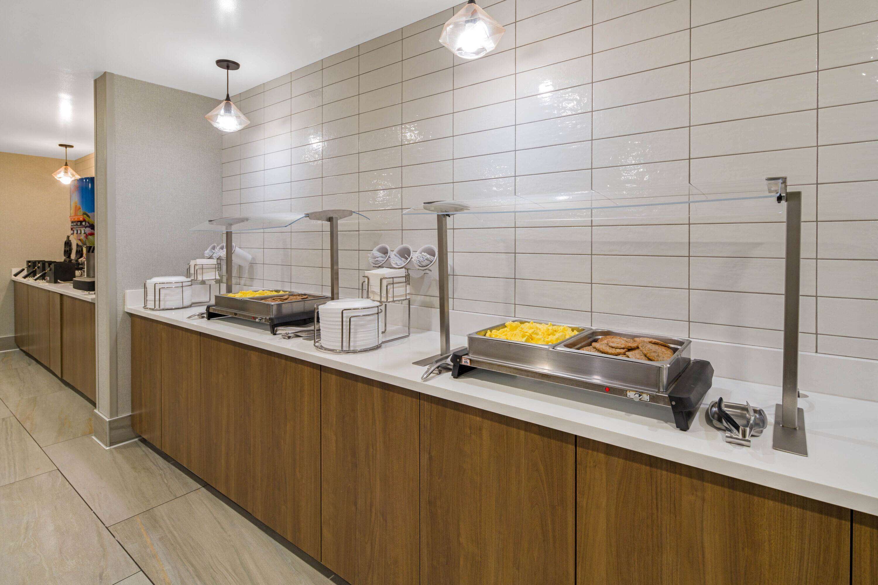 La Quinta Inn & Suites by Wyndham Orange County Airport