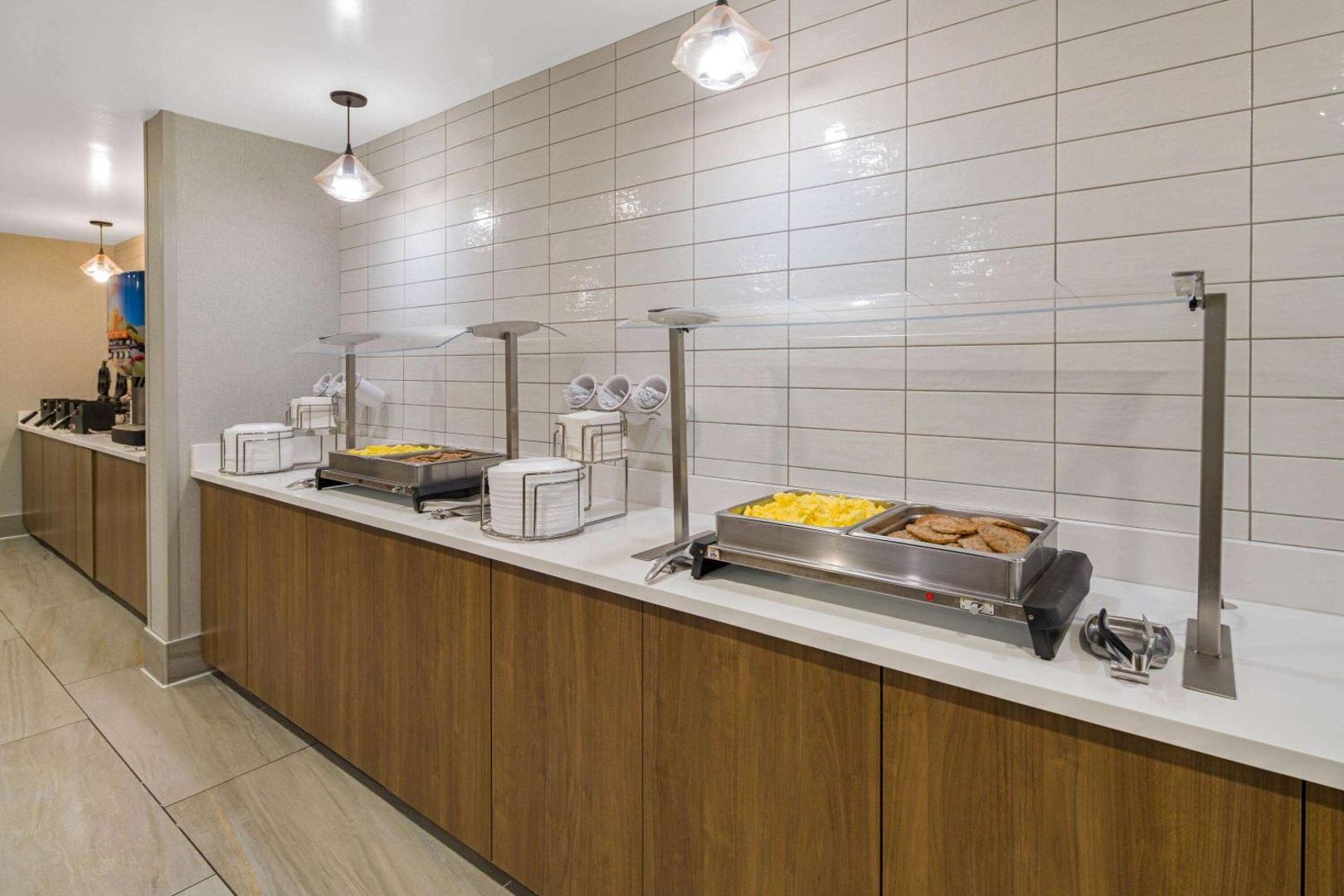 La Quinta Inn & Suites by Wyndham Orange County Airport