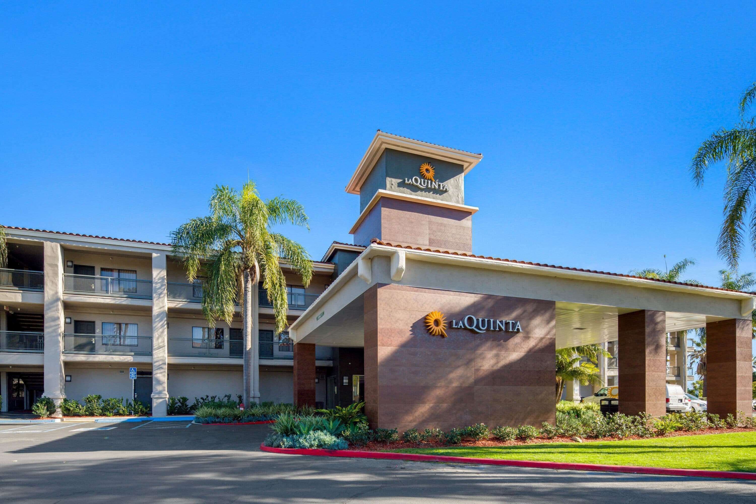 La Quinta Inn & Suites by Wyndham Orange County Airport