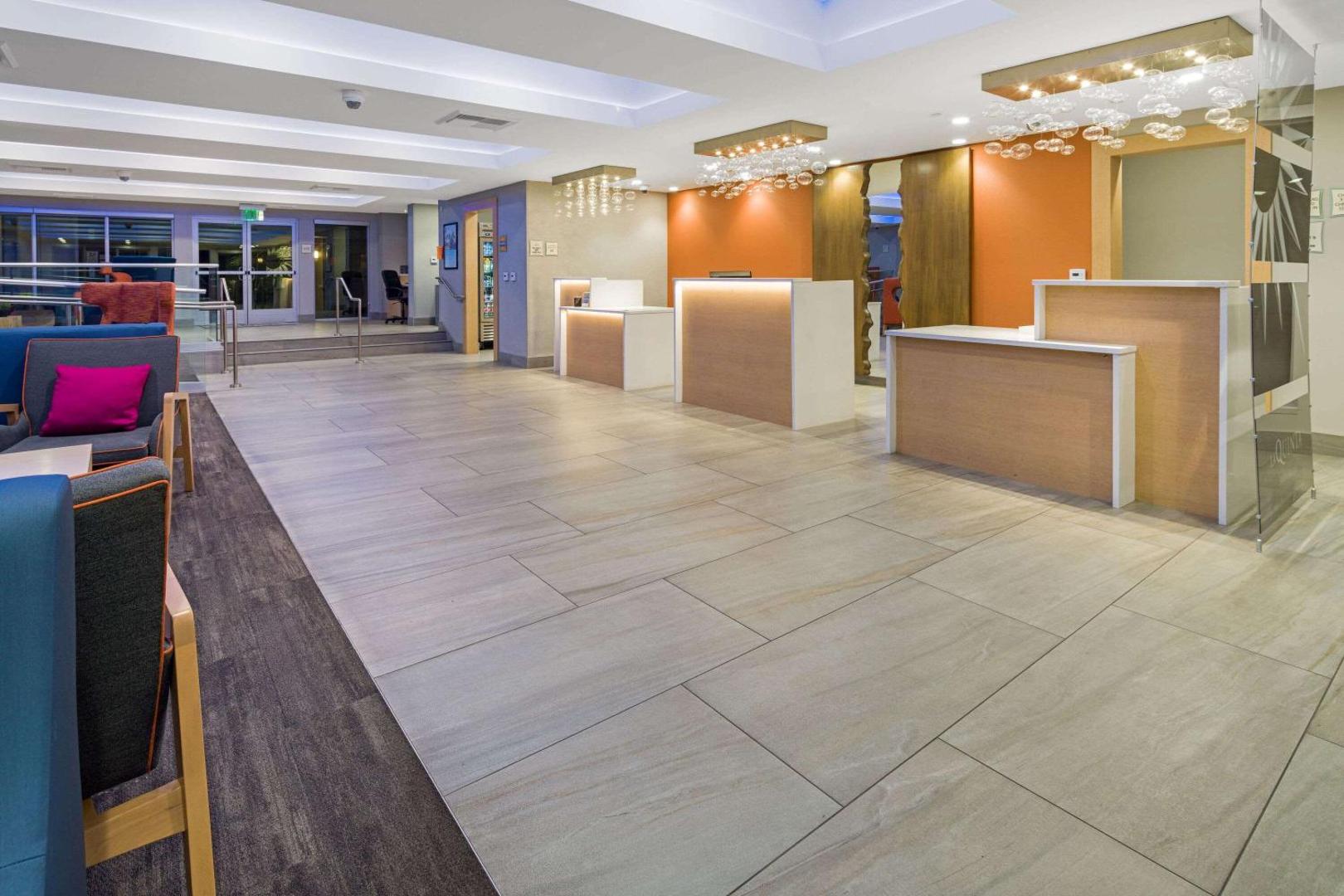 La Quinta Inn & Suites by Wyndham Orange County Airport
