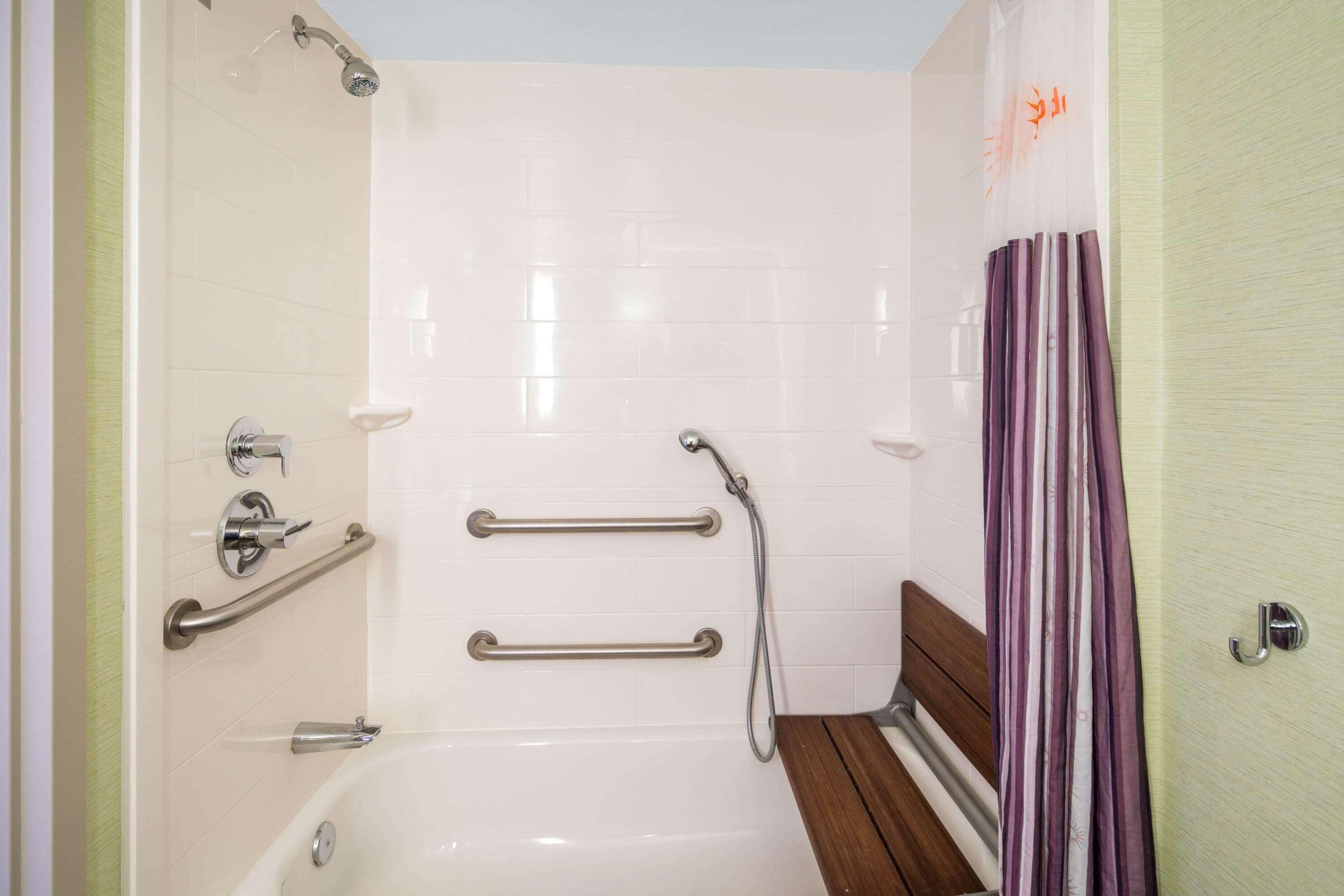 La Quinta Inn & Suites by Wyndham Orange County Airport
