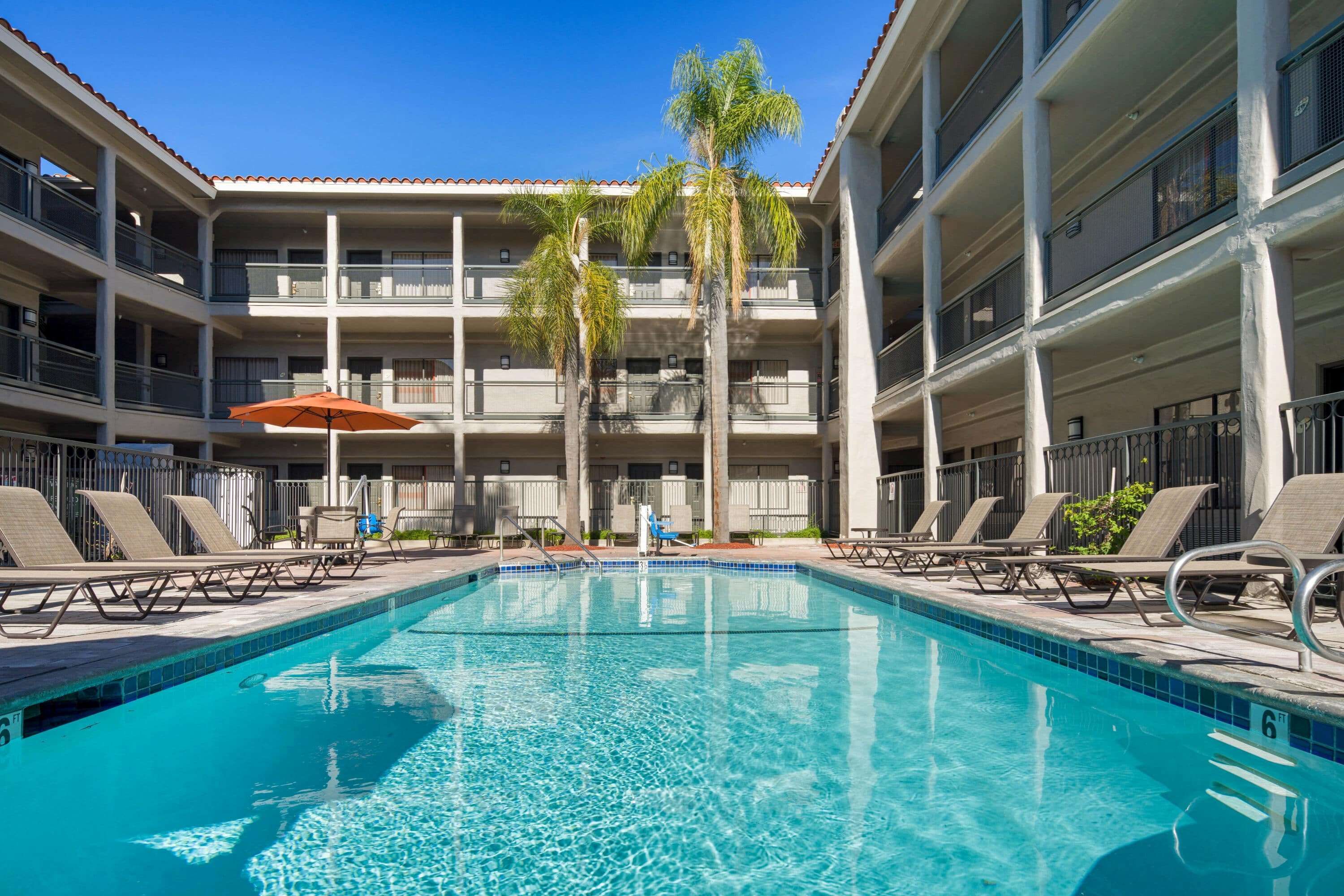 La Quinta Inn & Suites by Wyndham Orange County Airport
