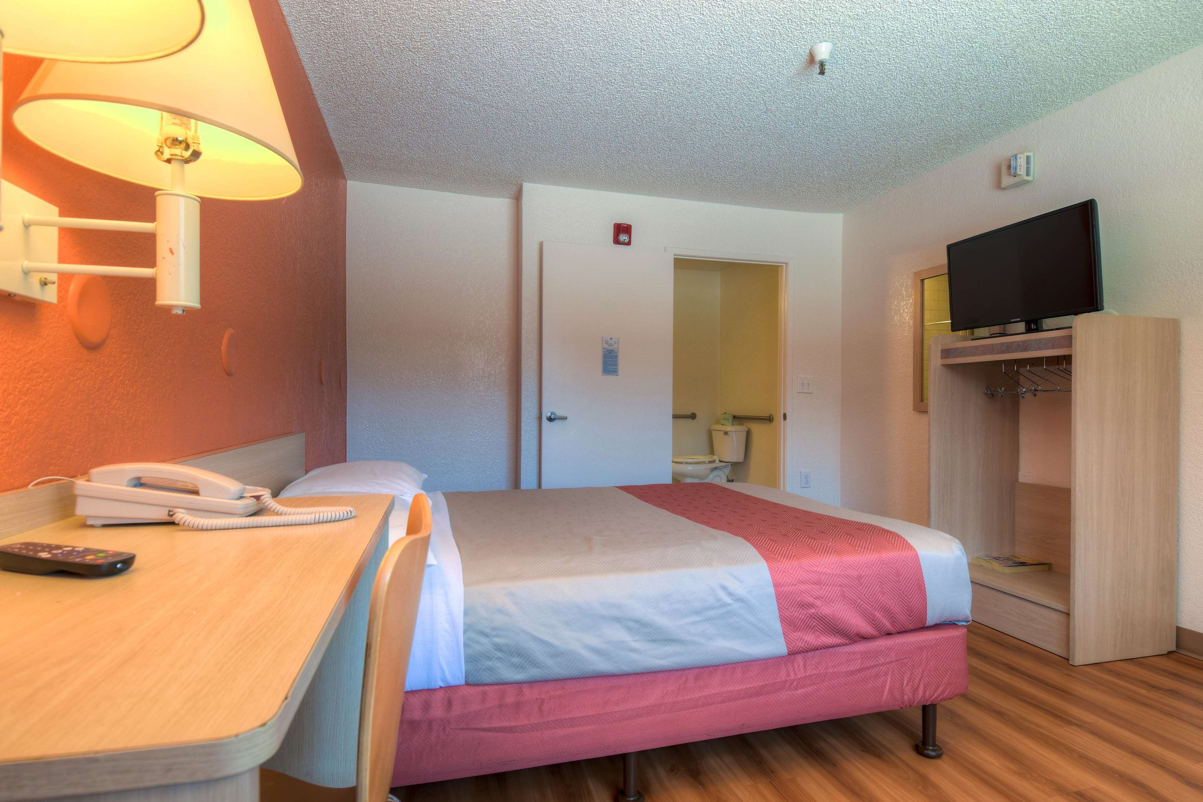 Motel 6 Santa Ana