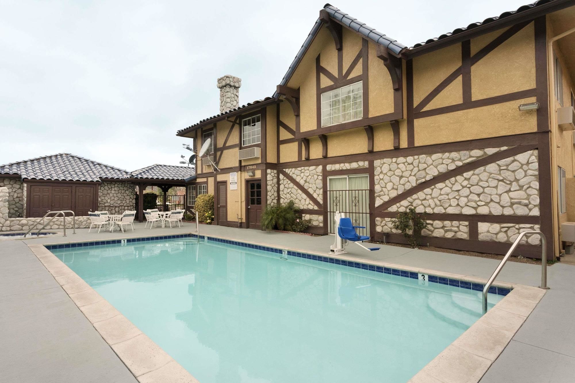Travelodge by Wyndham Santa Clarita/Valencia