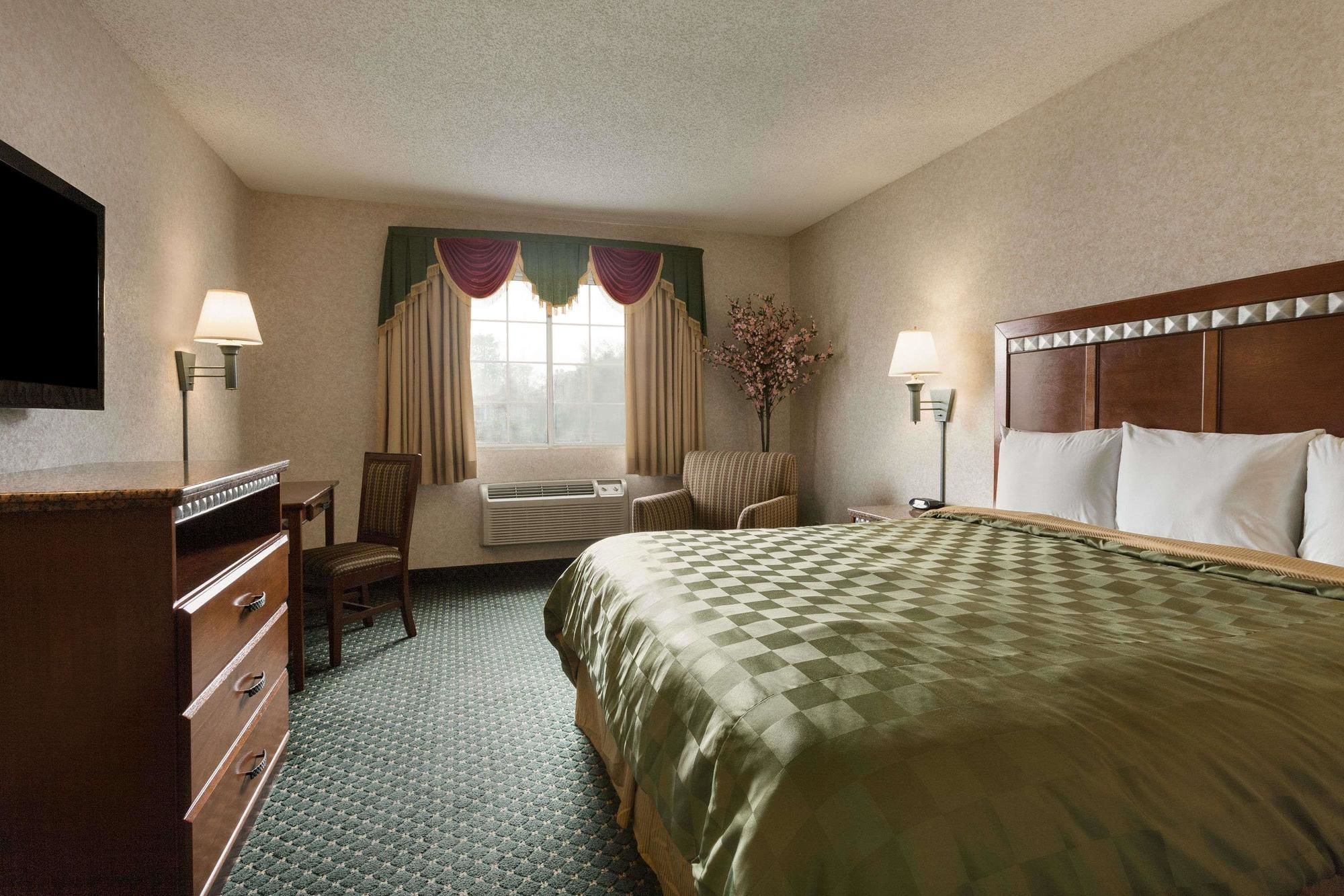 Travelodge by Wyndham Santa Clarita/Valencia