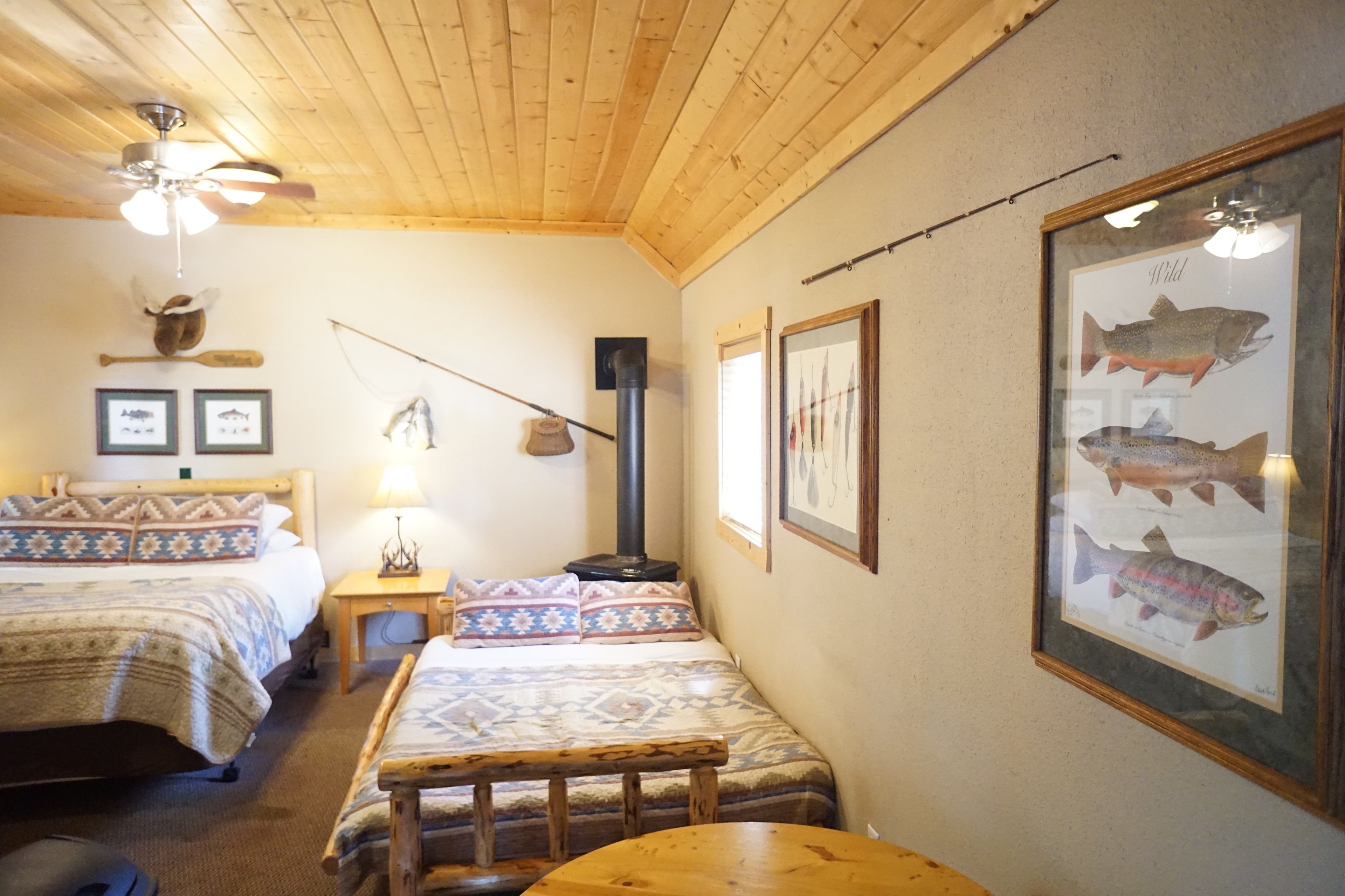 Shaver Lake Village Hotel