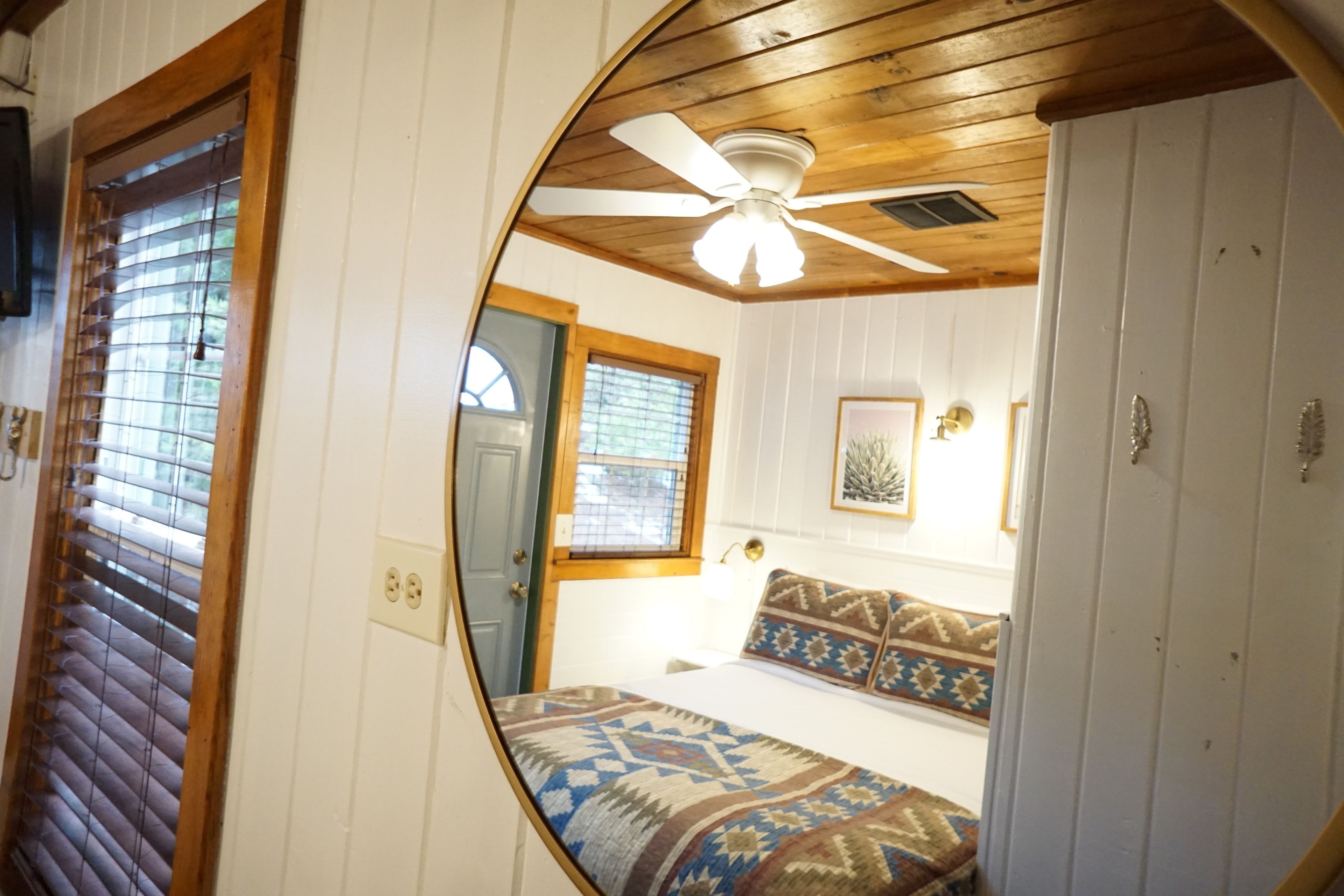 Shaver Lake Village Hotel