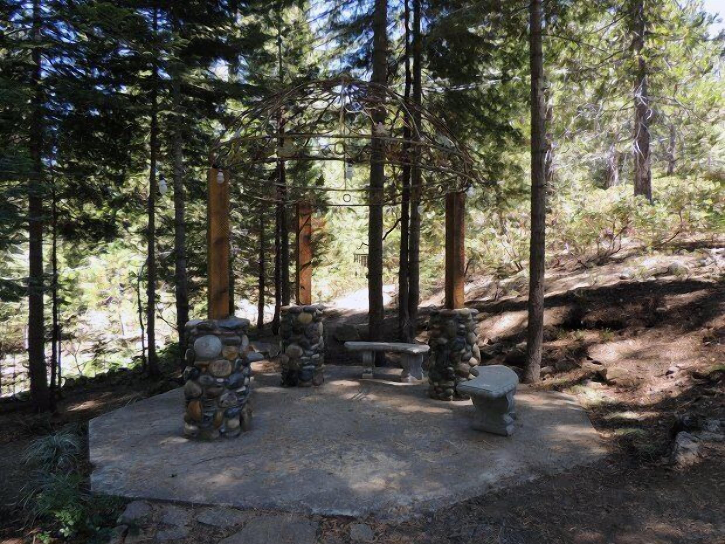Shaver Lake Village Hotel