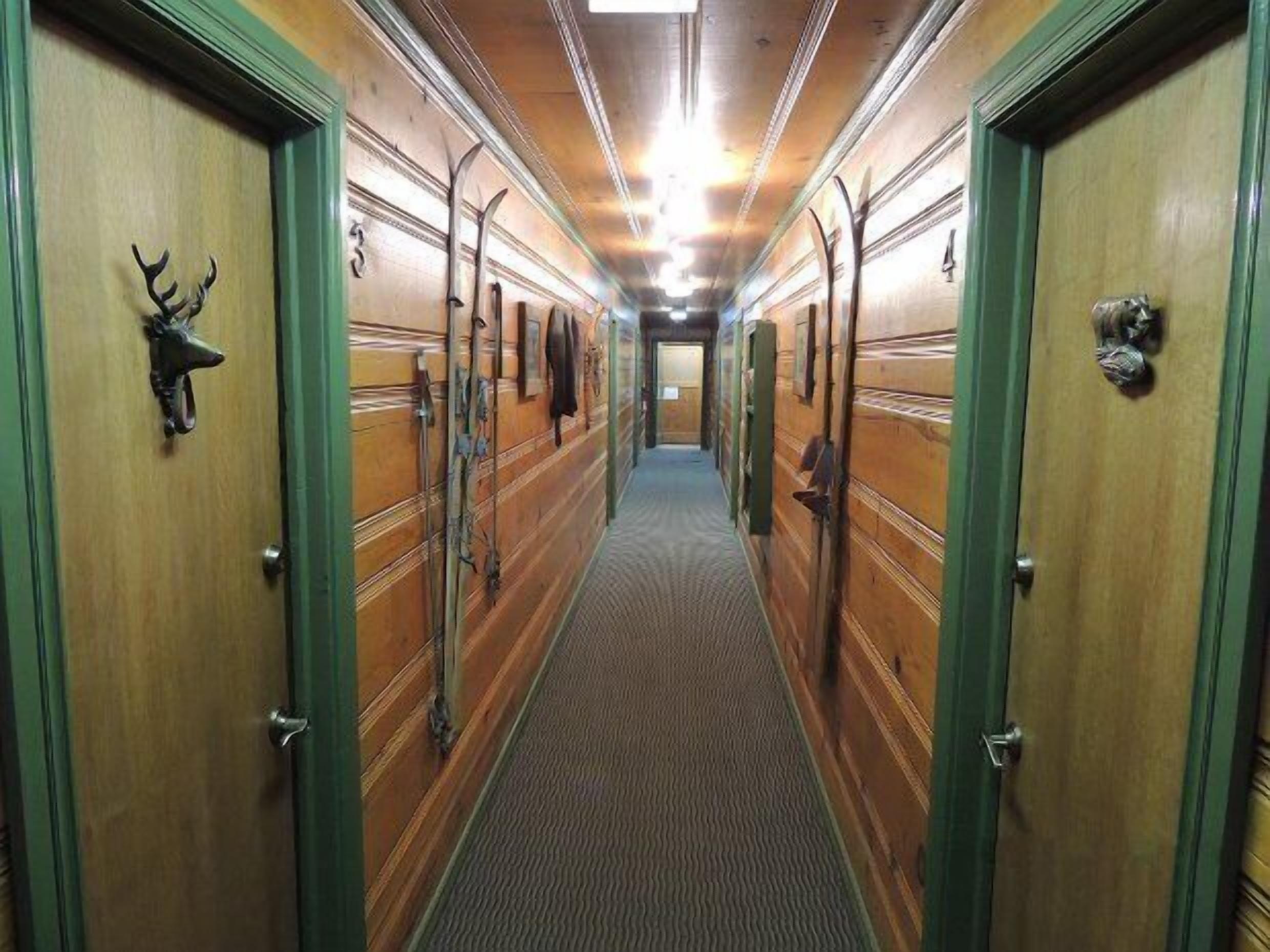 Shaver Lake Village Hotel