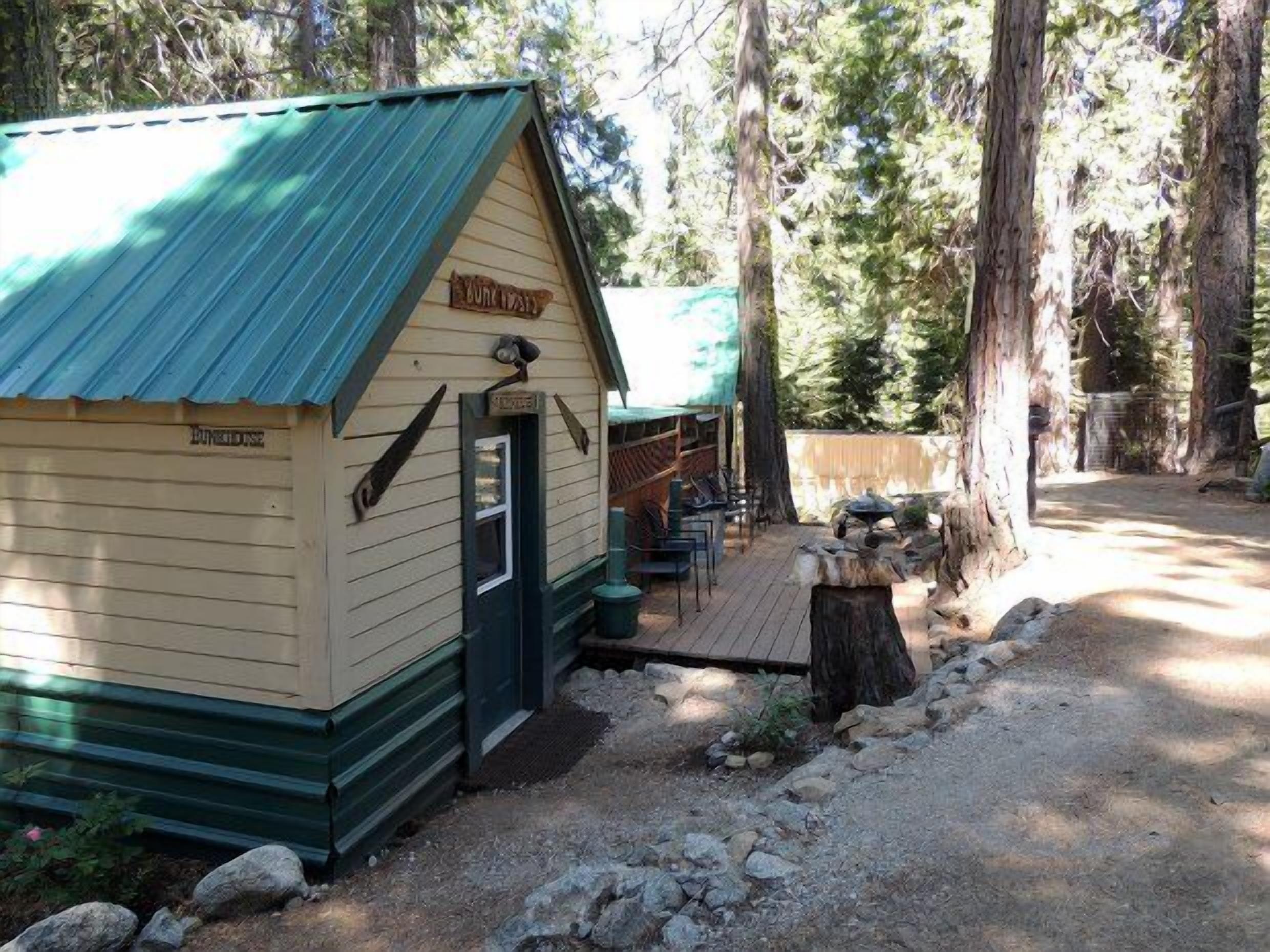 Shaver Lake Village Hotel