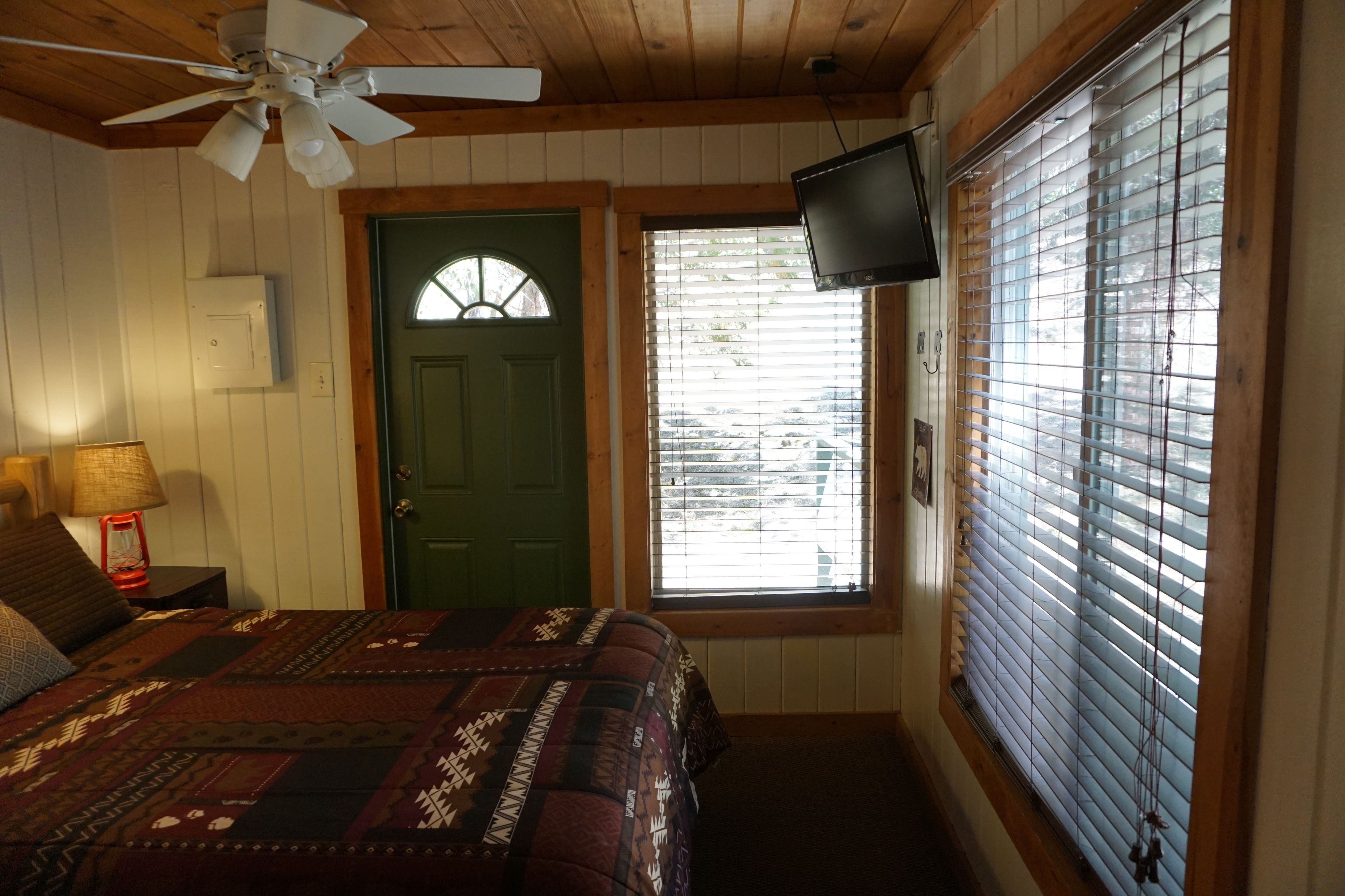 Shaver Lake Village Hotel