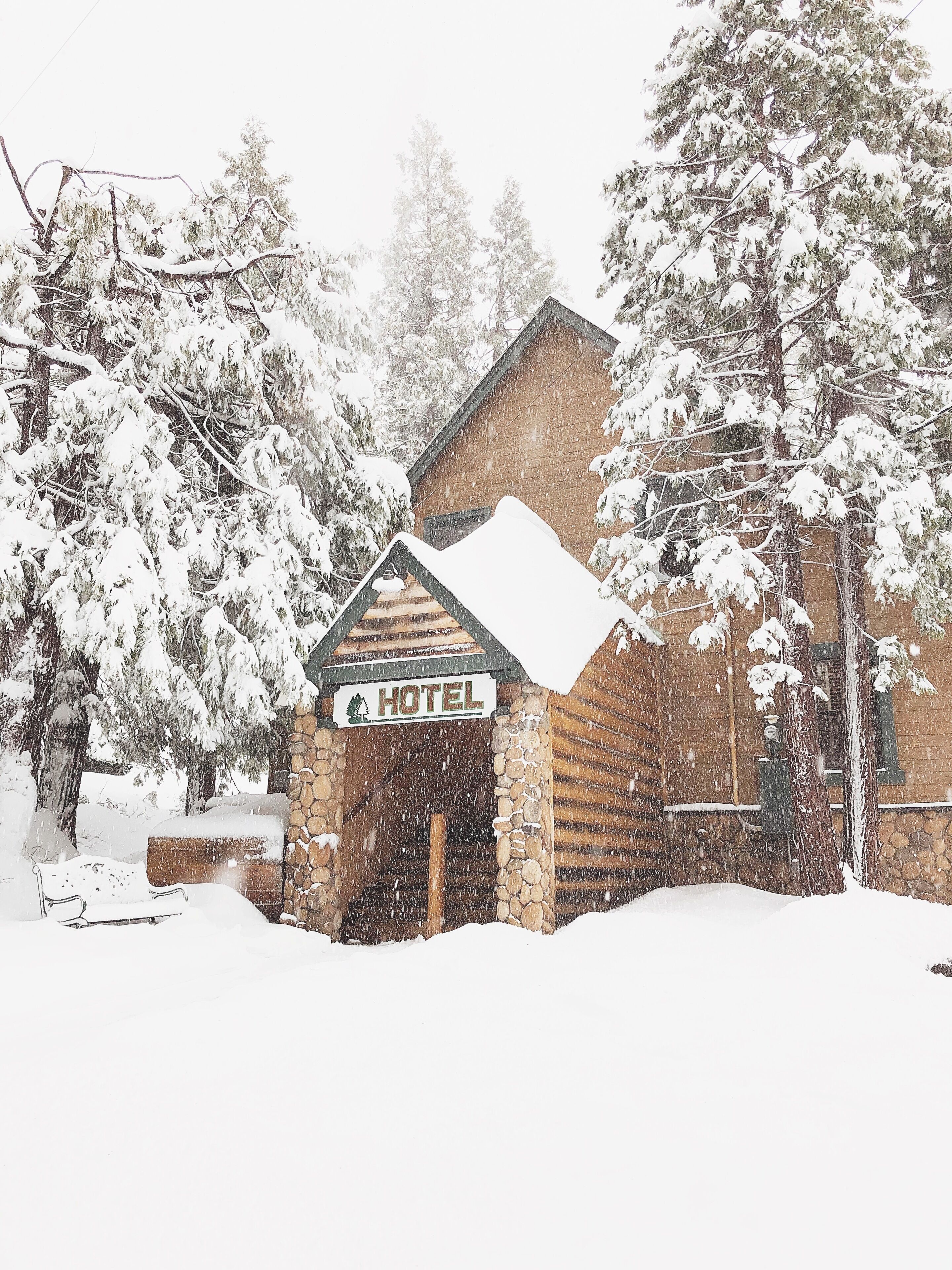Shaver Lake Village Hotel