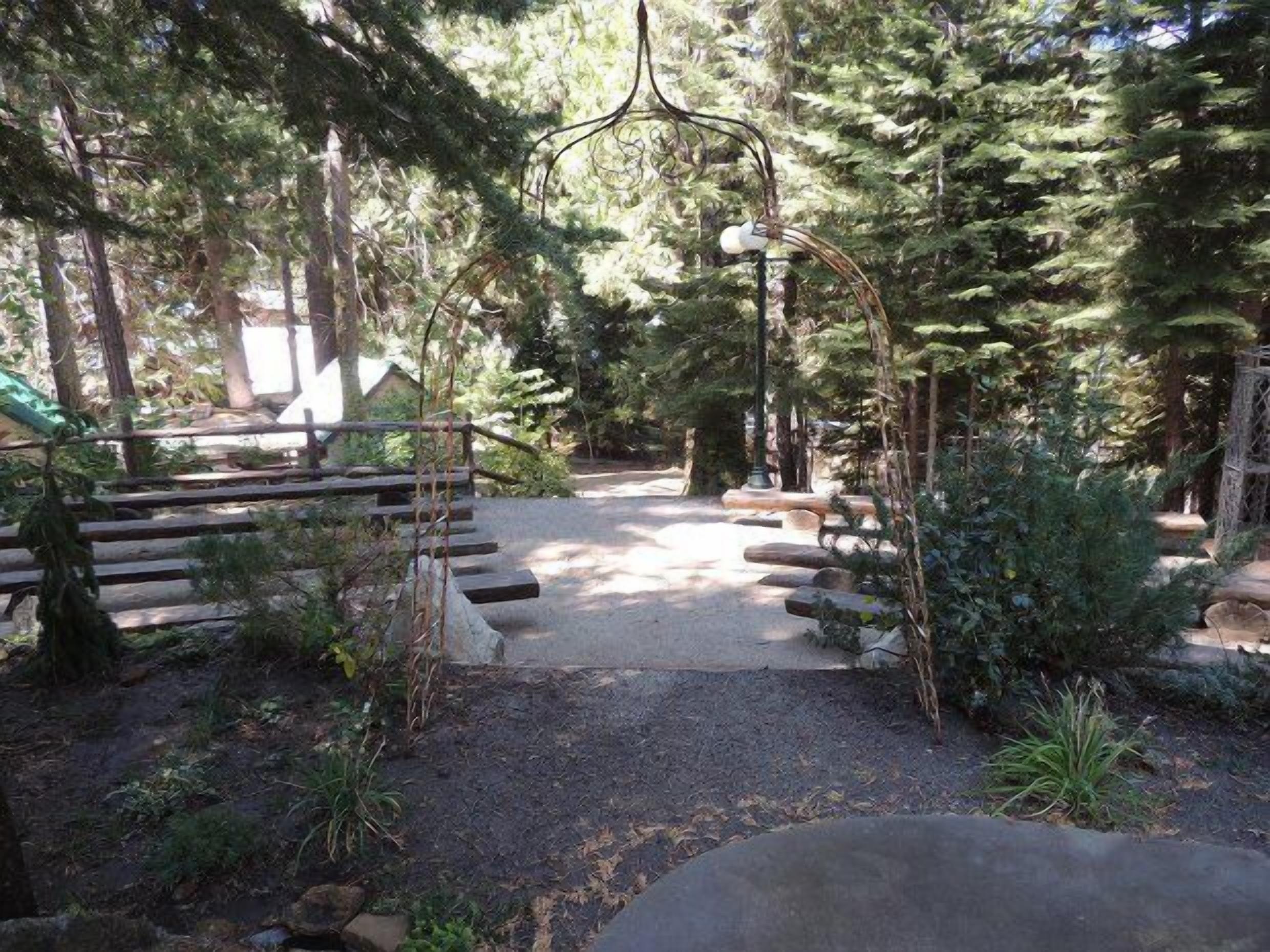 Shaver Lake Village Hotel