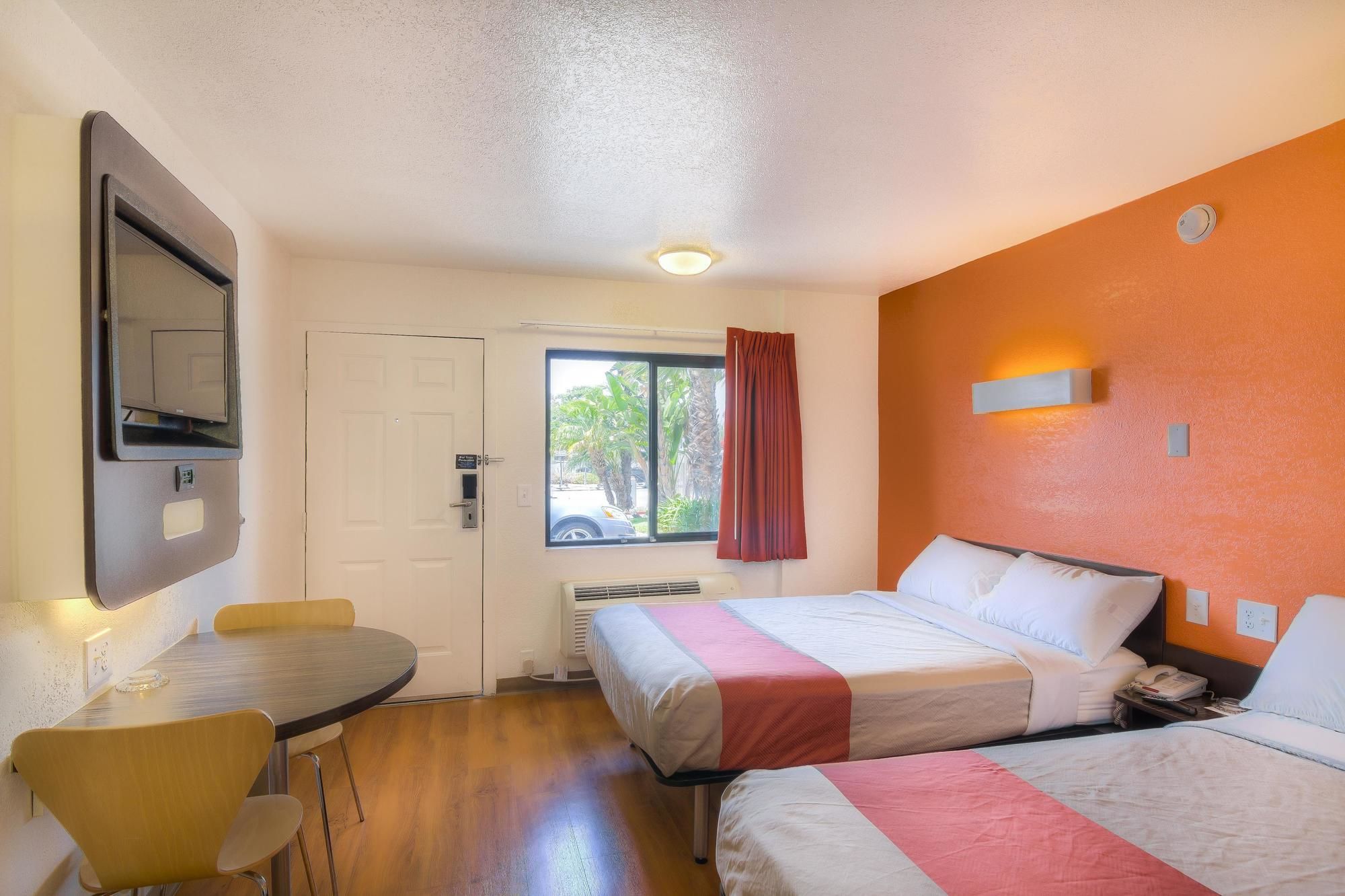 Motel 6 Simi Valley