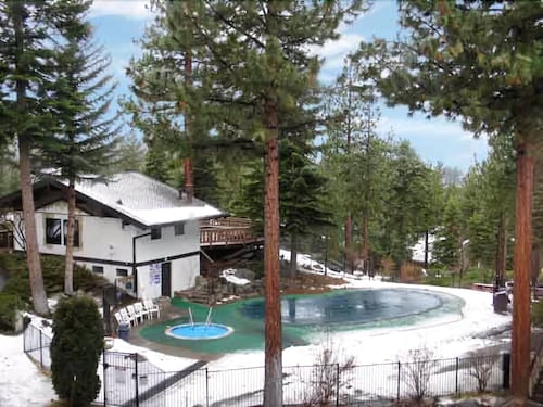 Tahoe Tyrol Lodge by RedAwning
