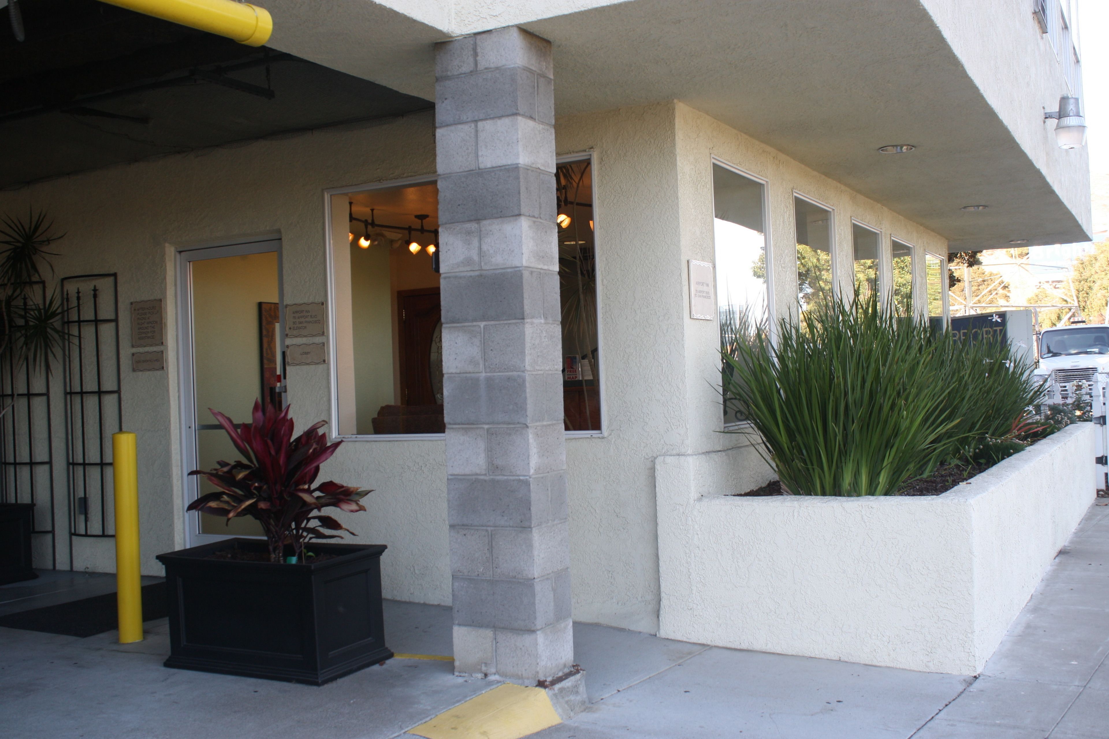 Airport Inn