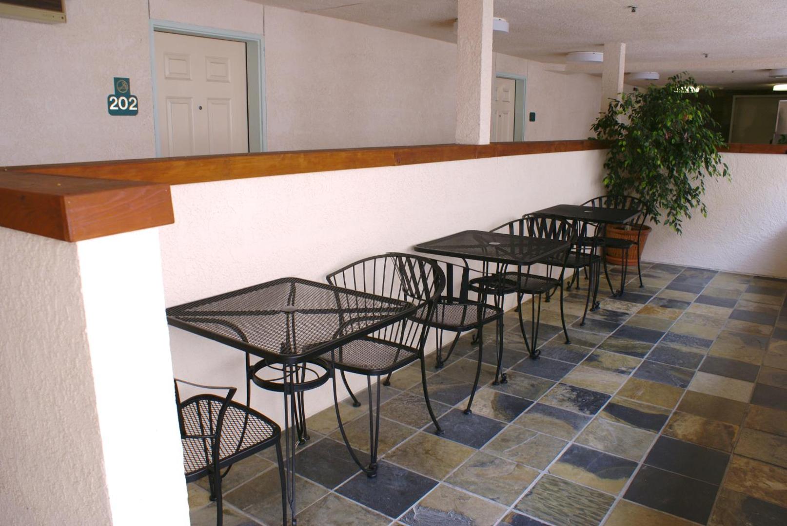 Airport Inn