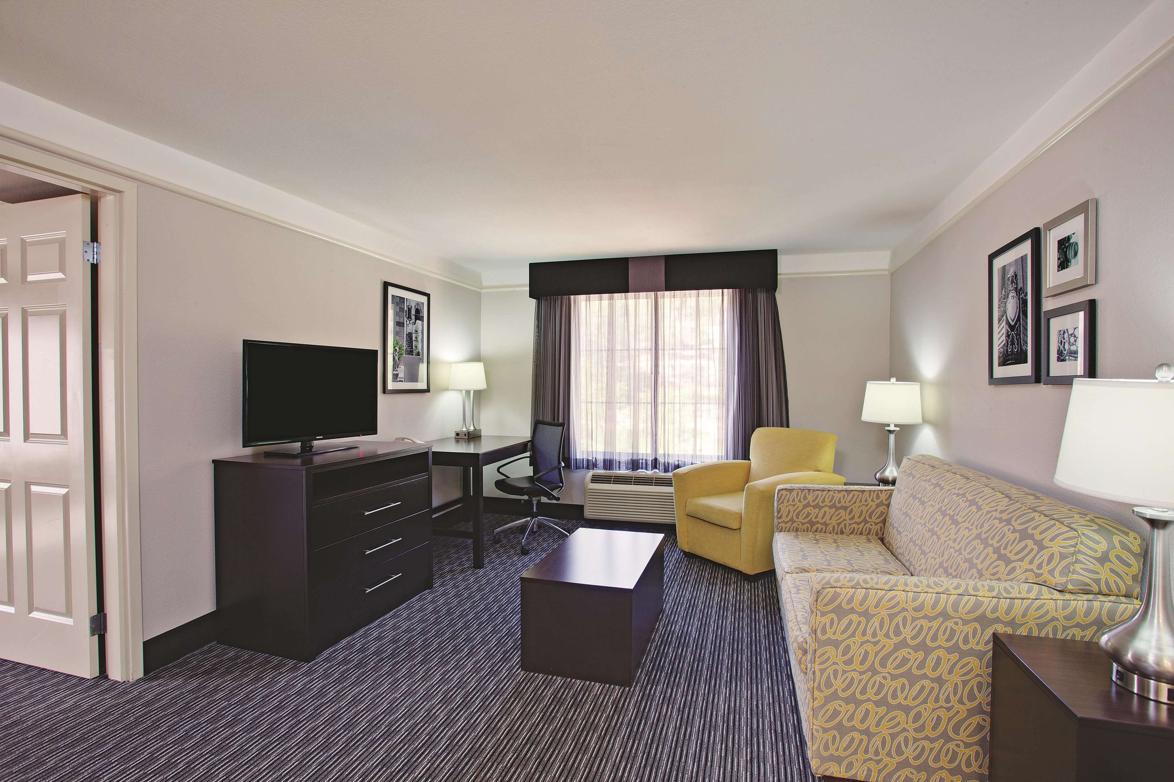 La Quinta Inn & Suites by Wyndham Santa Clarita - Valencia