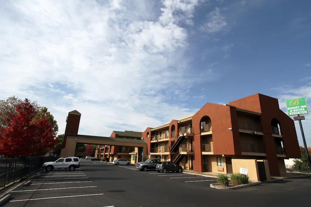 Budget Inn and Suites