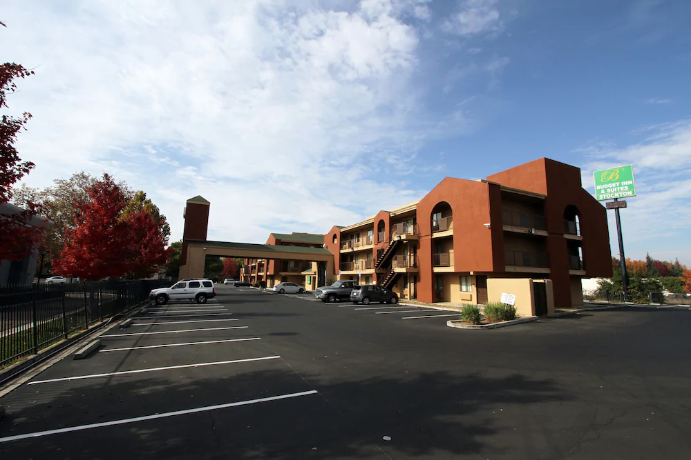 Budget Inn and Suites