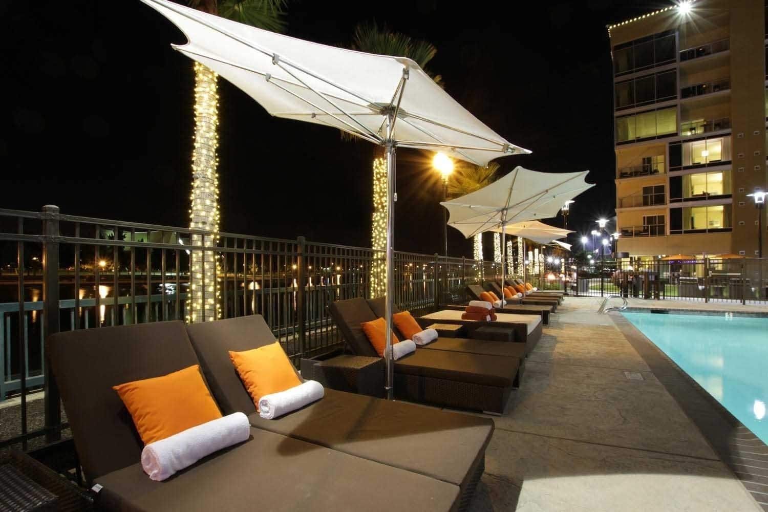University Plaza Waterfront